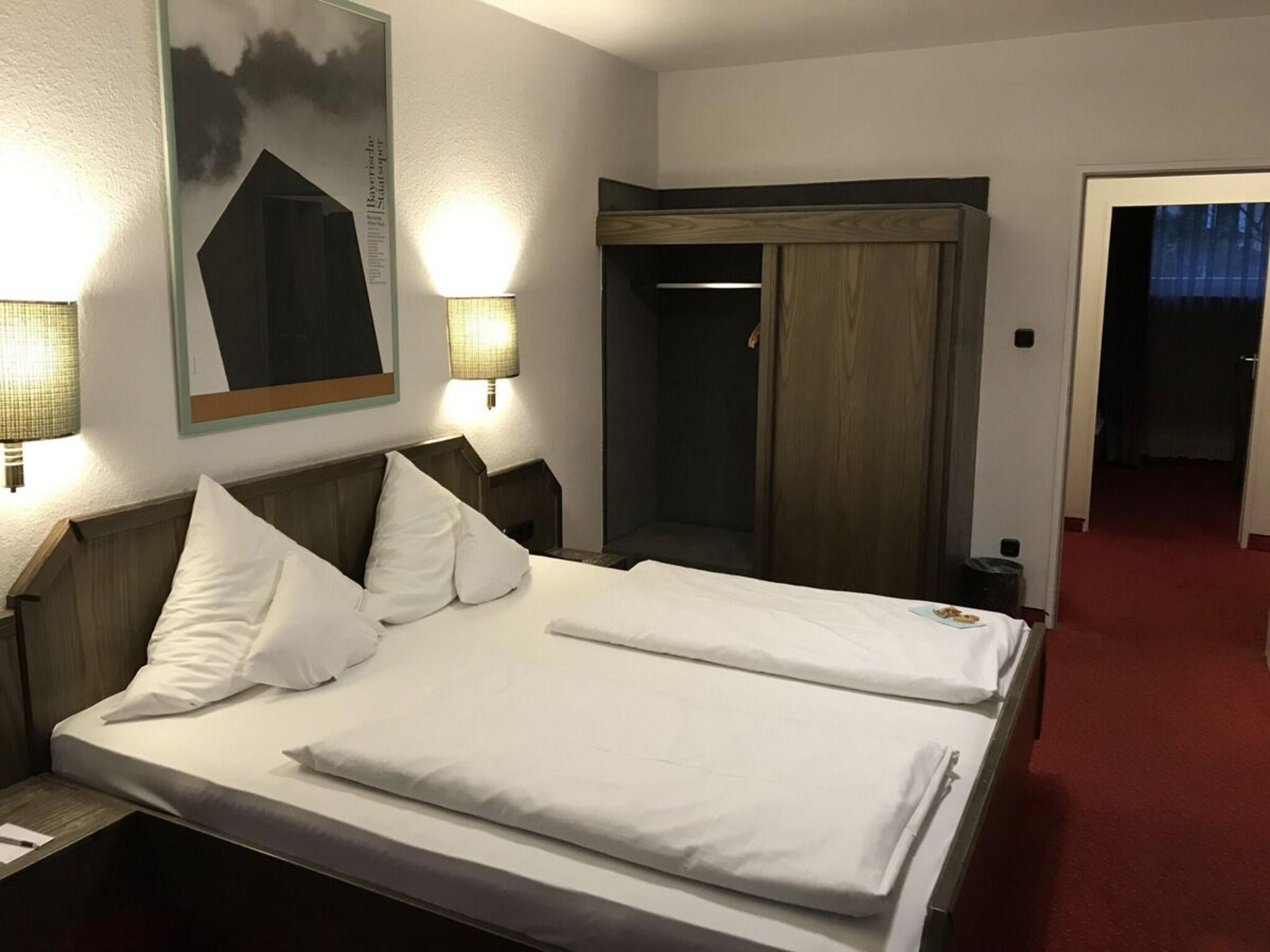 Double City View Queen Bed