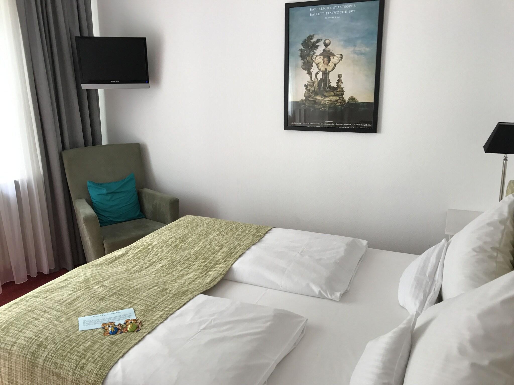 Double City View Queen Bed