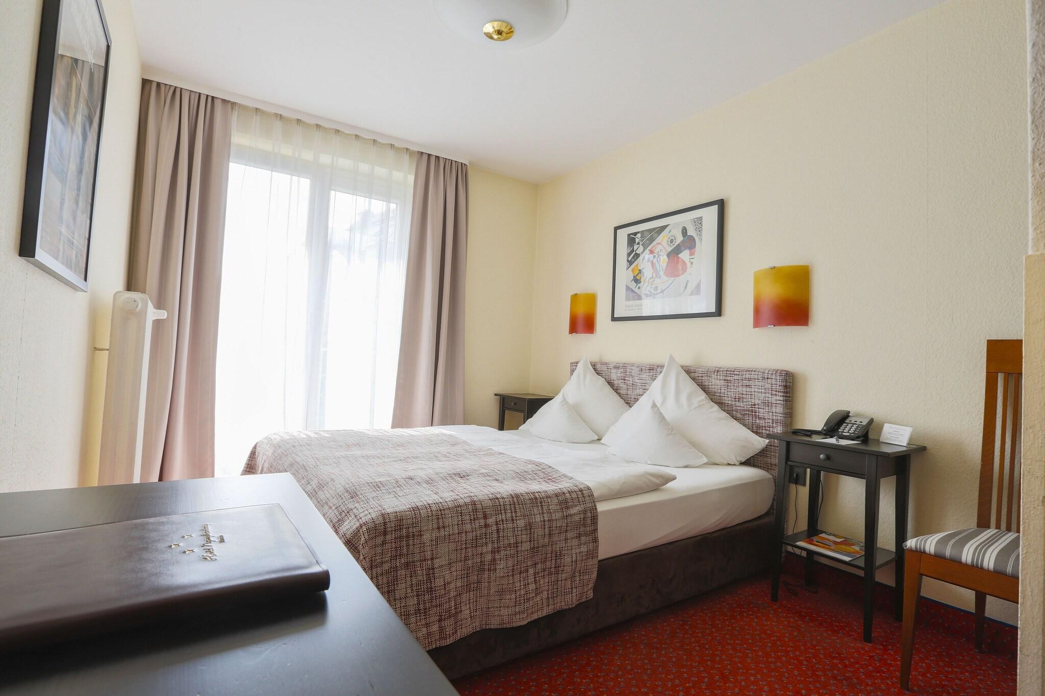 Double City View Queen Bed