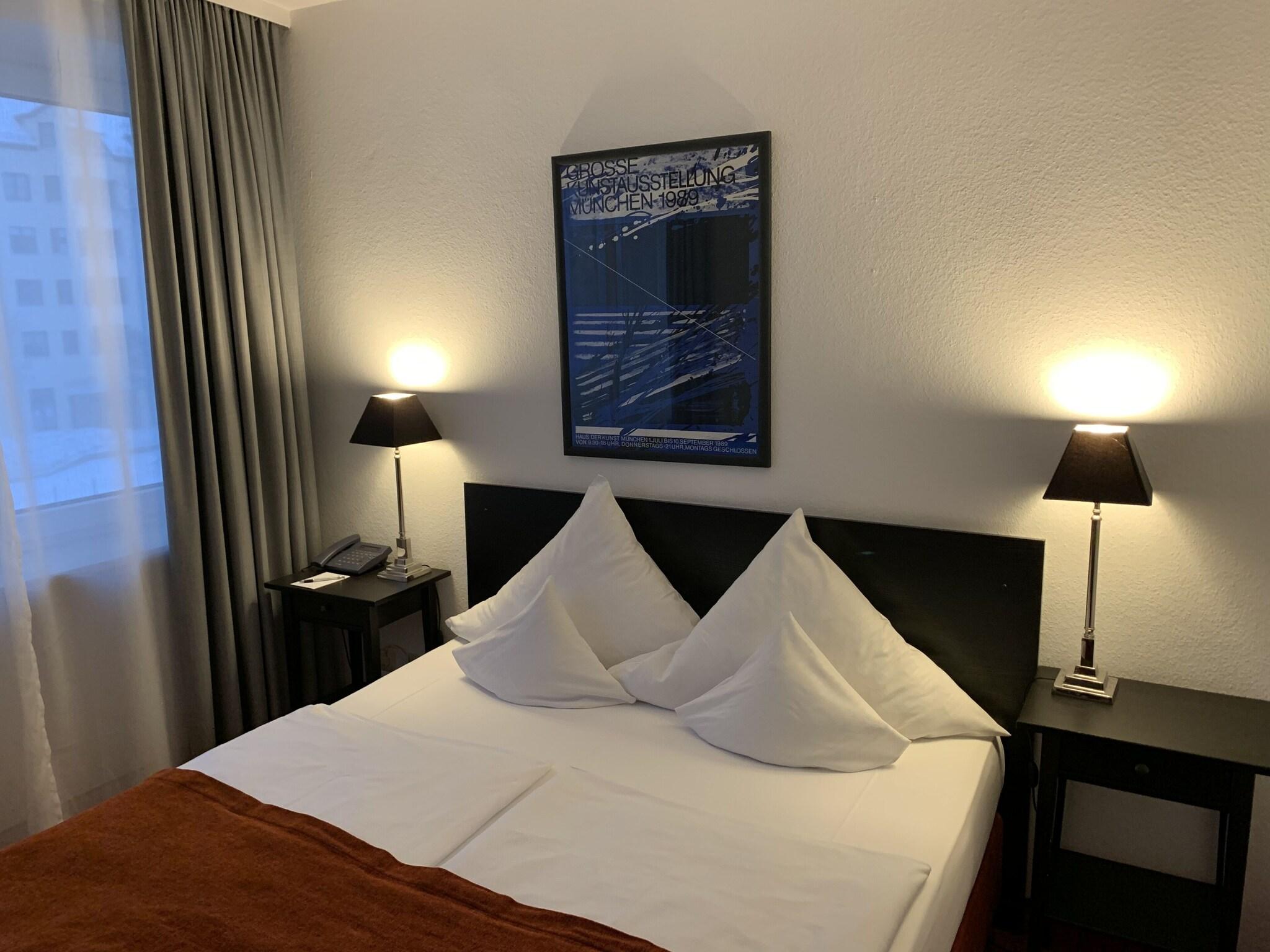 Double City View Queen Bed