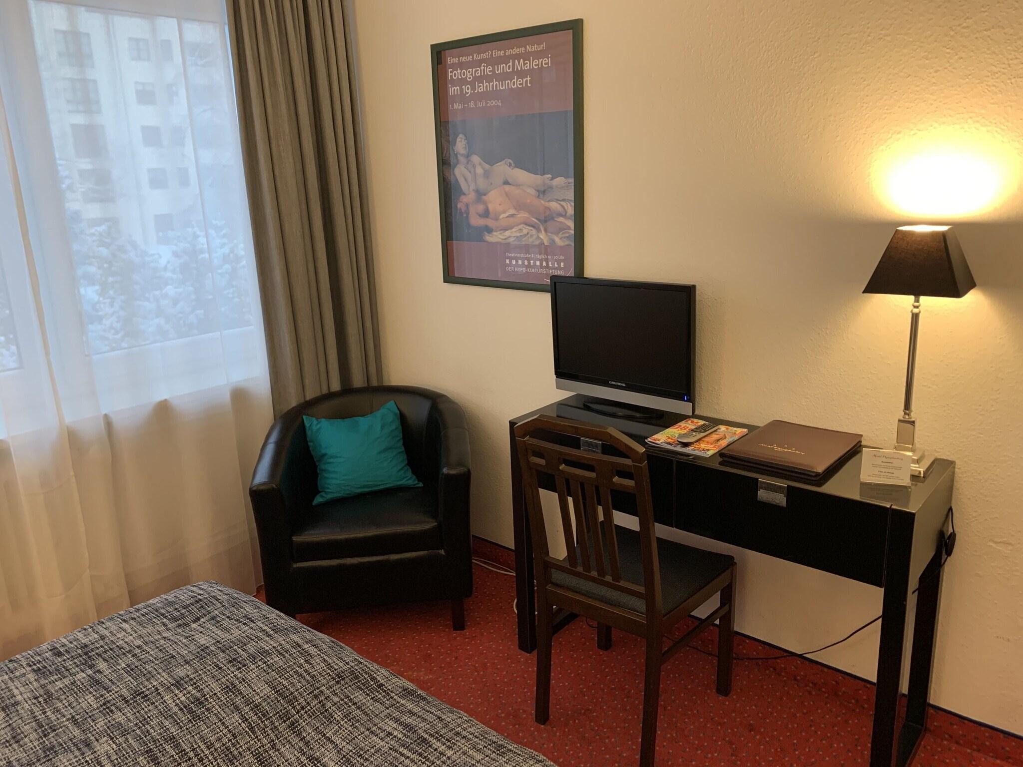 Double City View Queen Bed