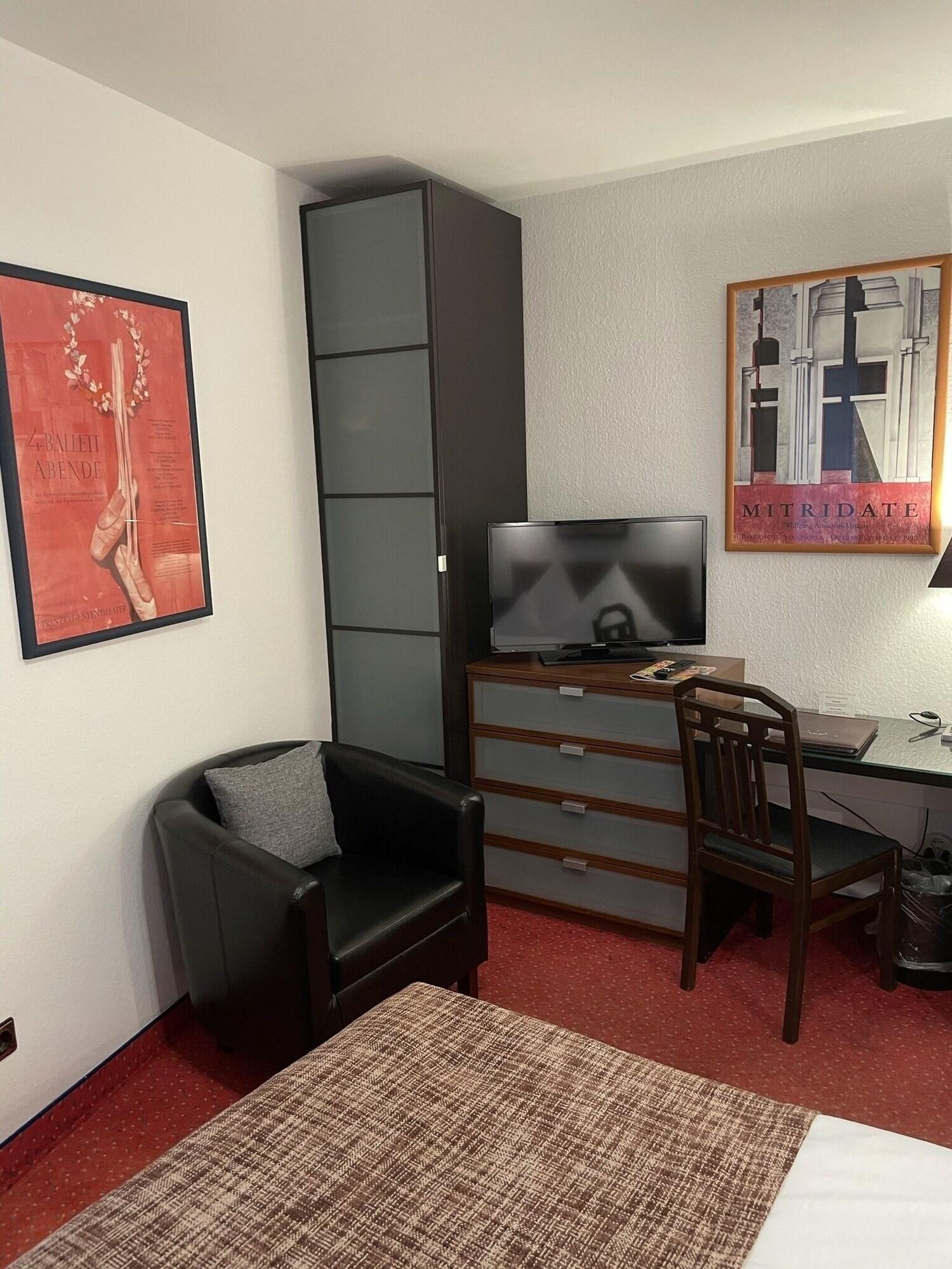 Double City View Queen Bed