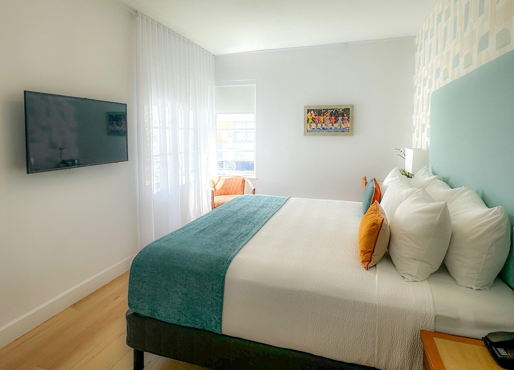 Double Partial Ocean View King Bed