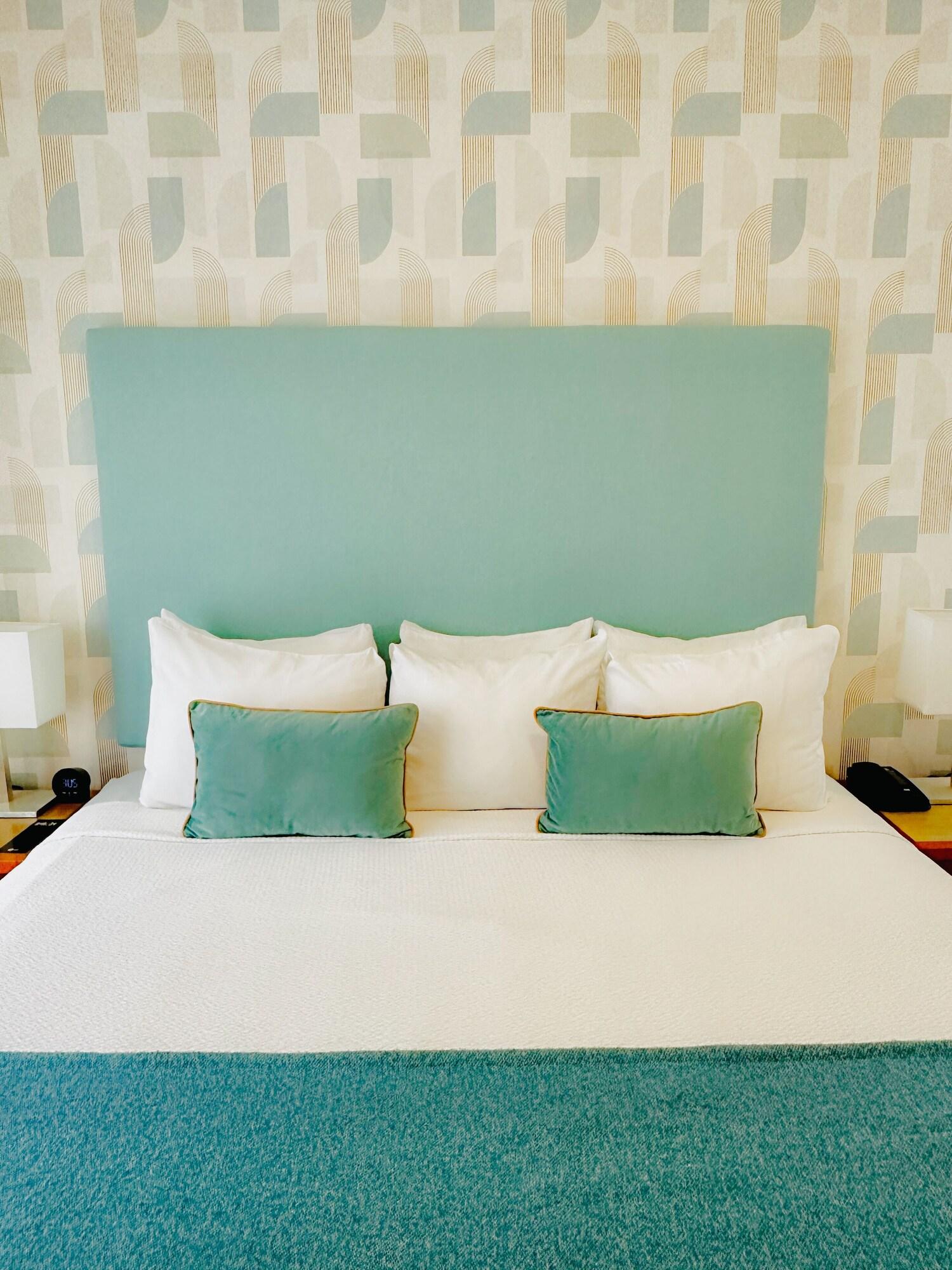 Double Partial Ocean View King Bed