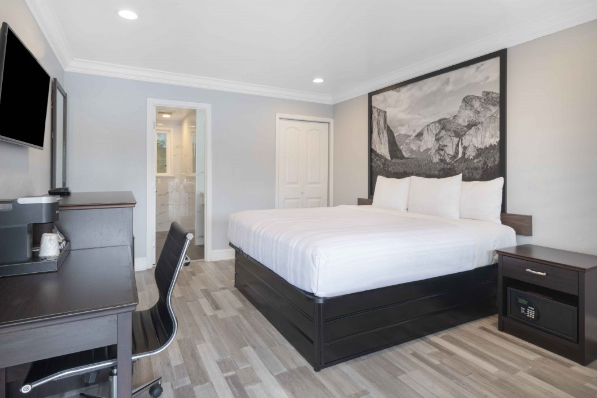 Double King Bed Non Smoking