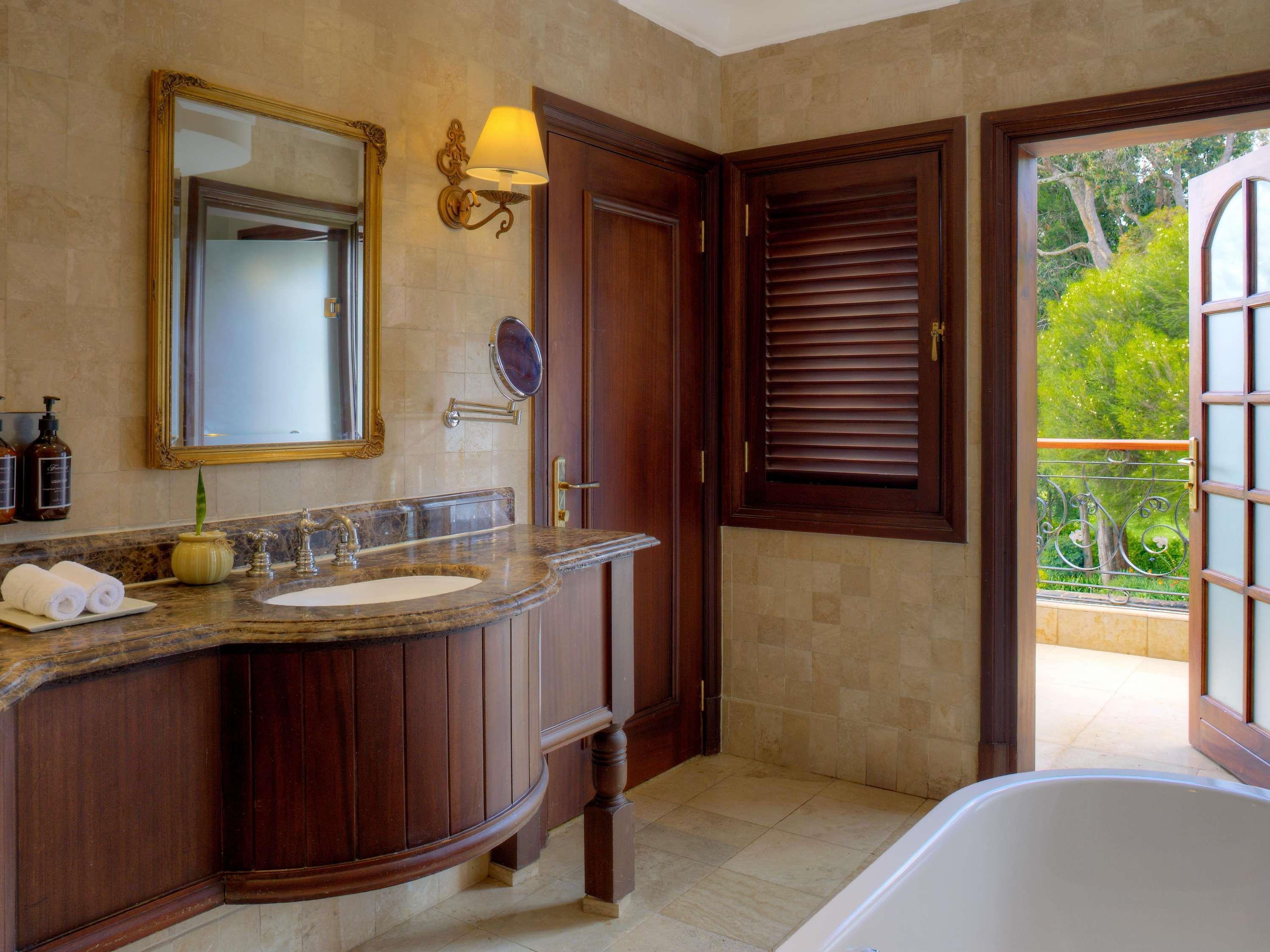 Junior Suite King Size Bed