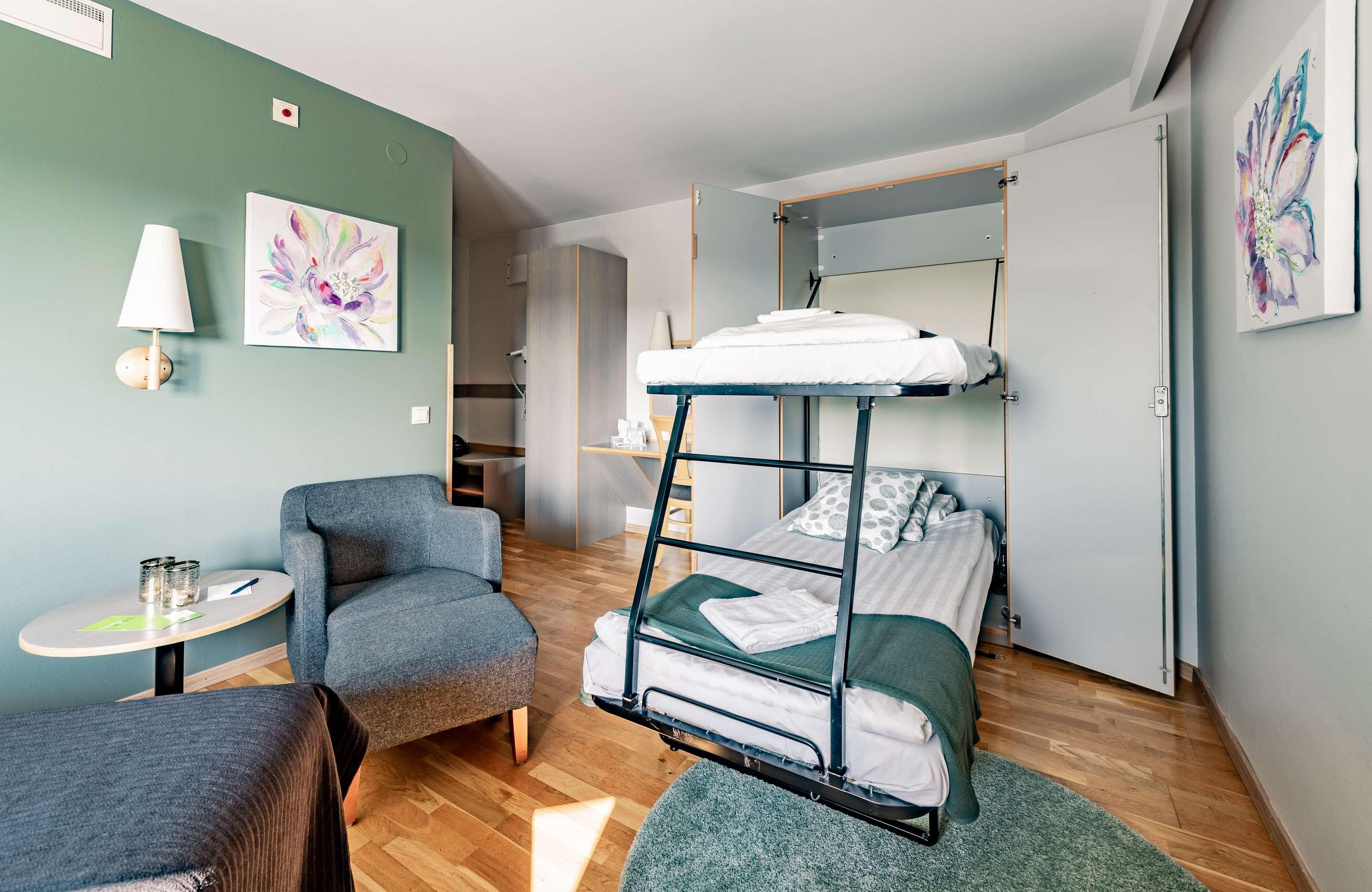 Triple Queen Bed Non Smoking