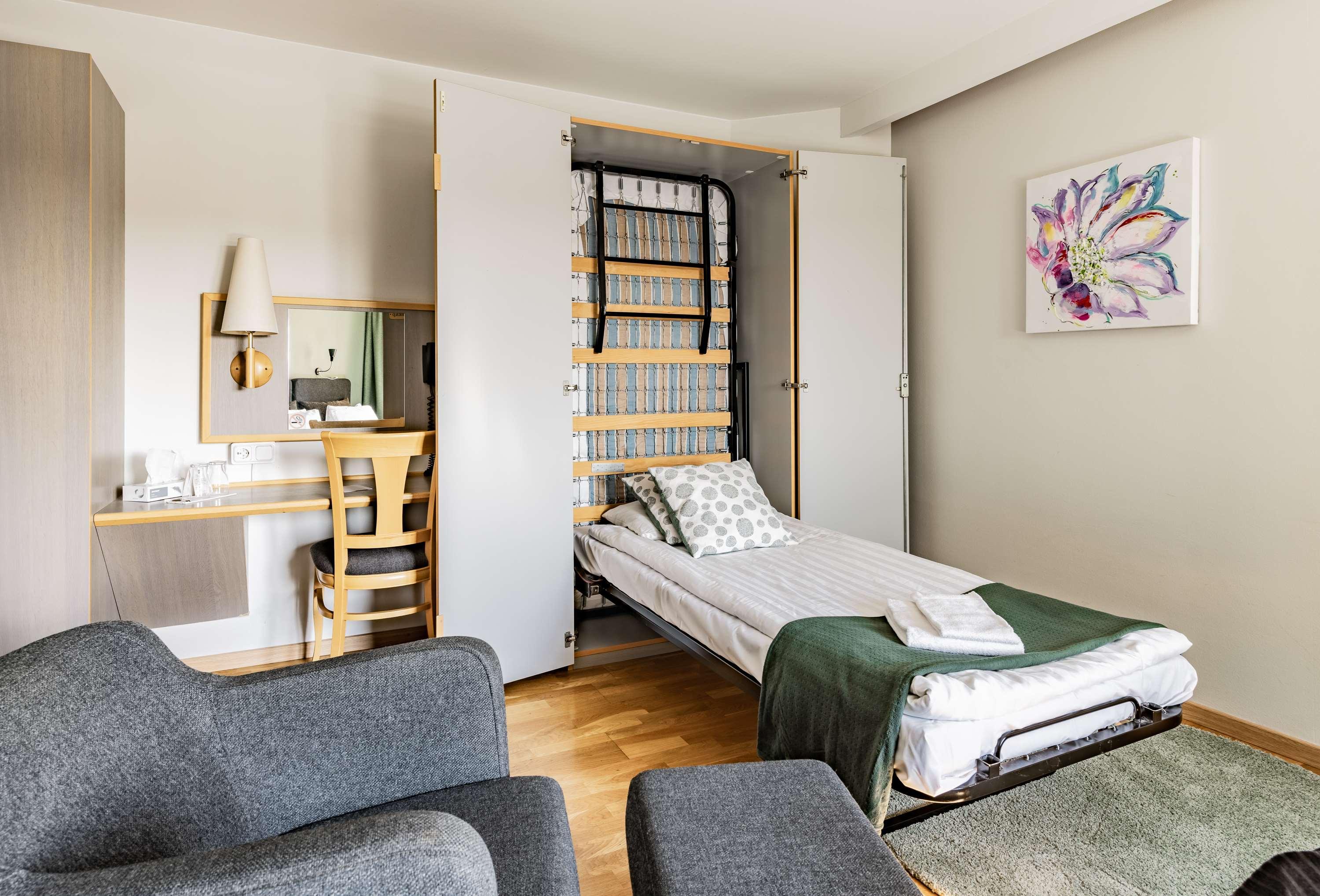 Triple Queen Bed Non Smoking