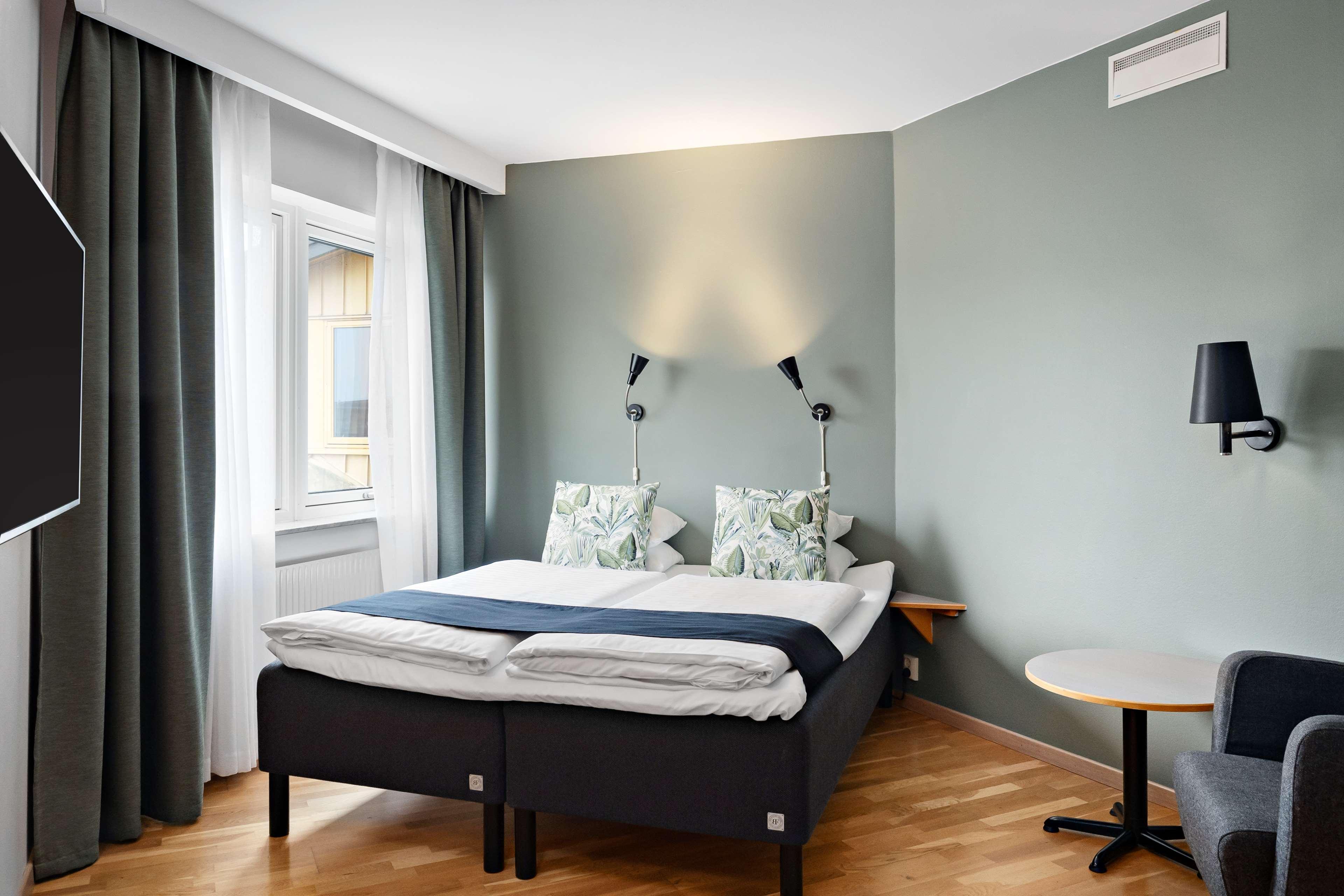 Triple Queen Bed Non Smoking