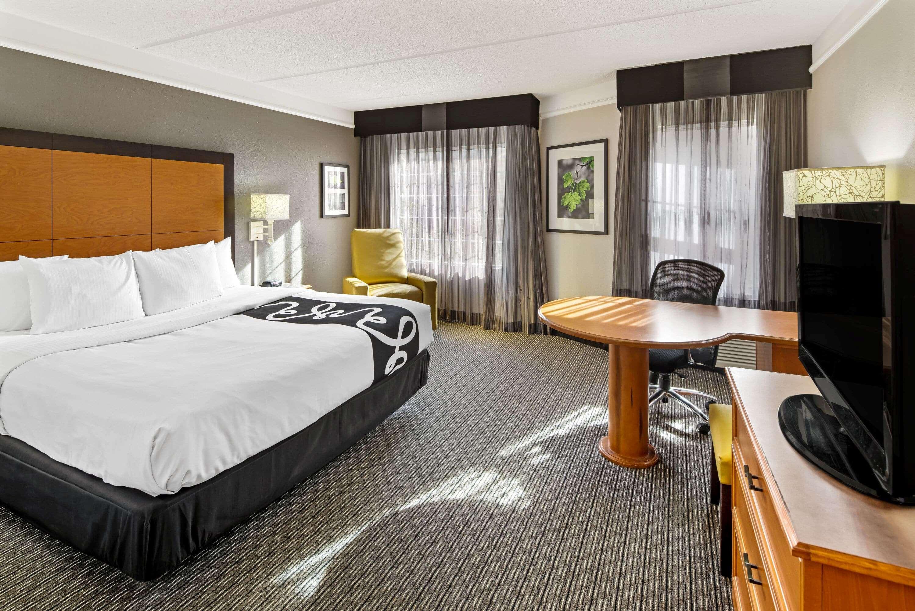 Double Deluxe King Bed