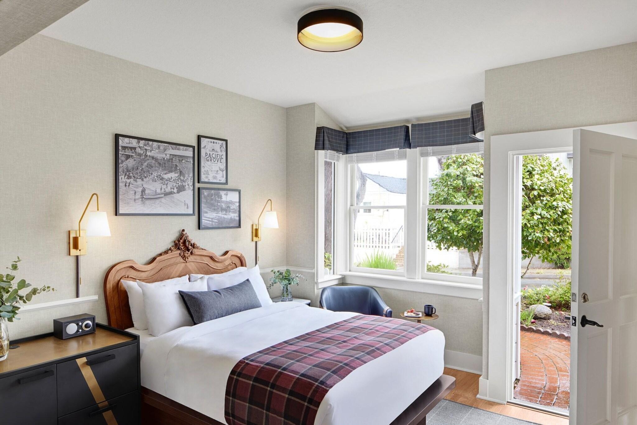 Double Queen Size Bed