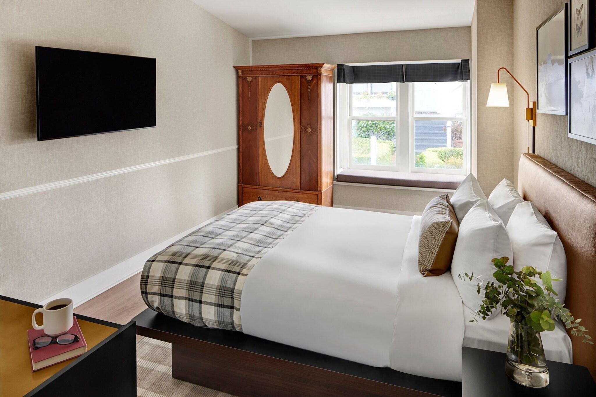 Double Queen Size Bed