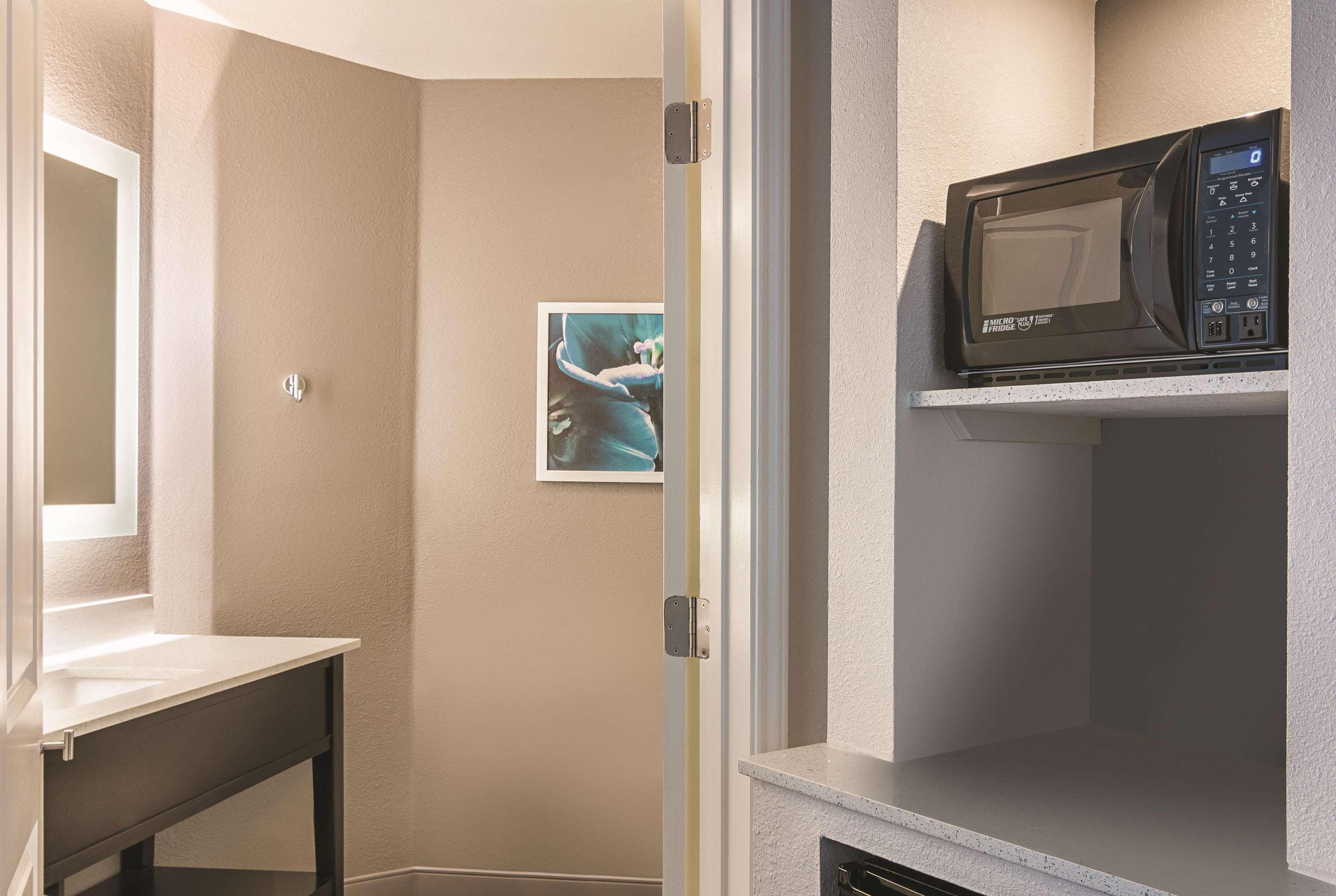 Suite Deluxe Pool View