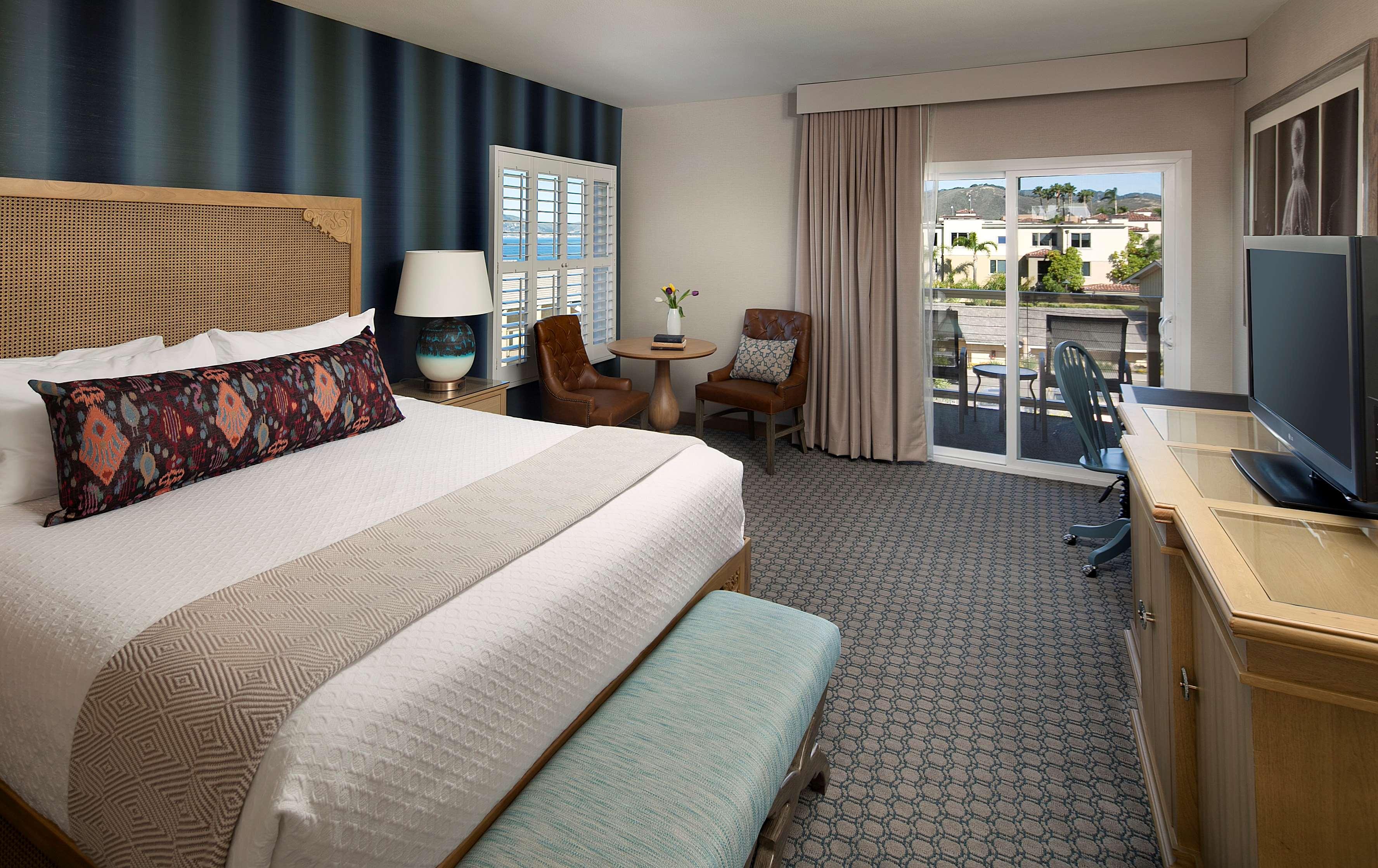 Room Partial Ocean View King Bed