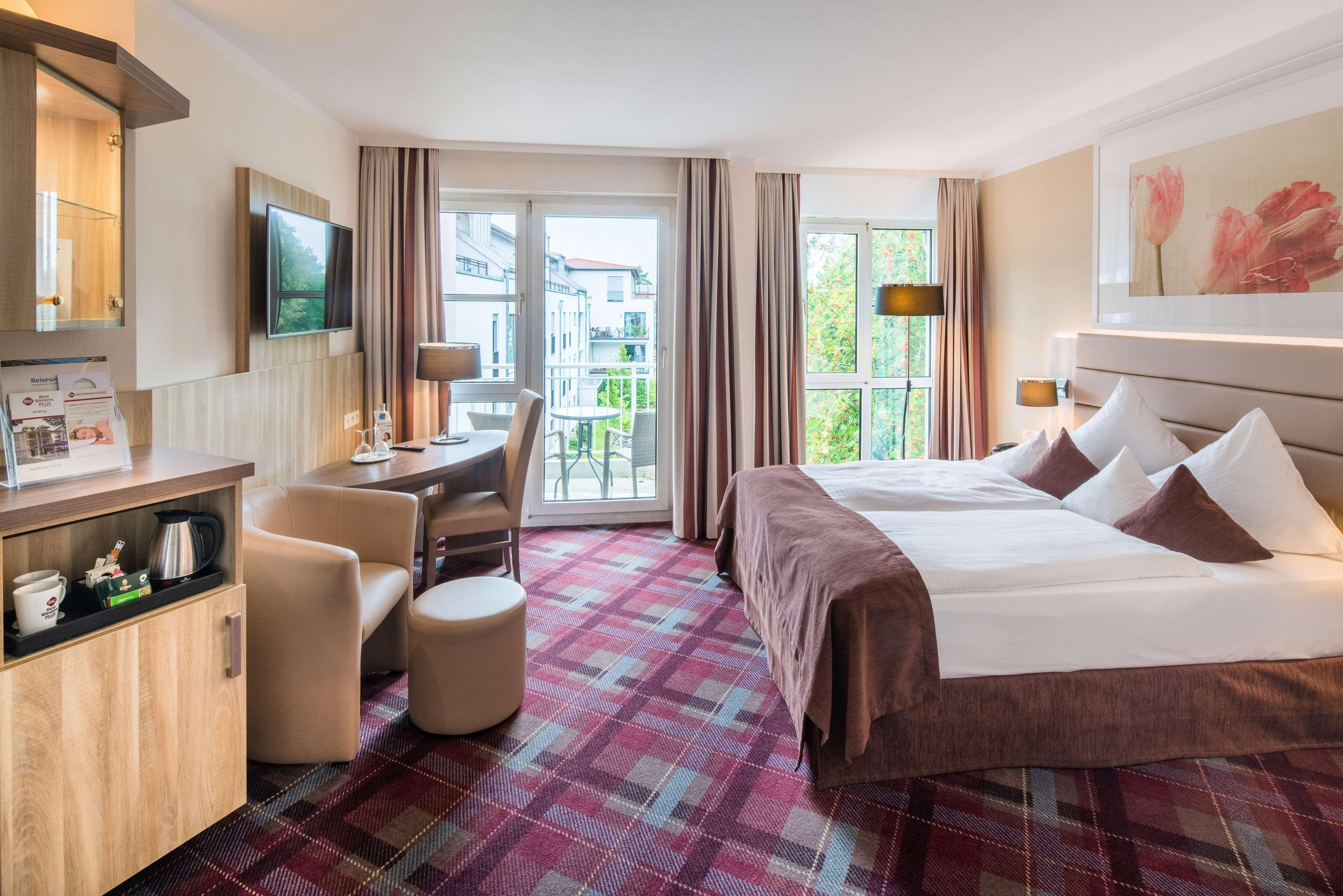 Double Queen Size Bed