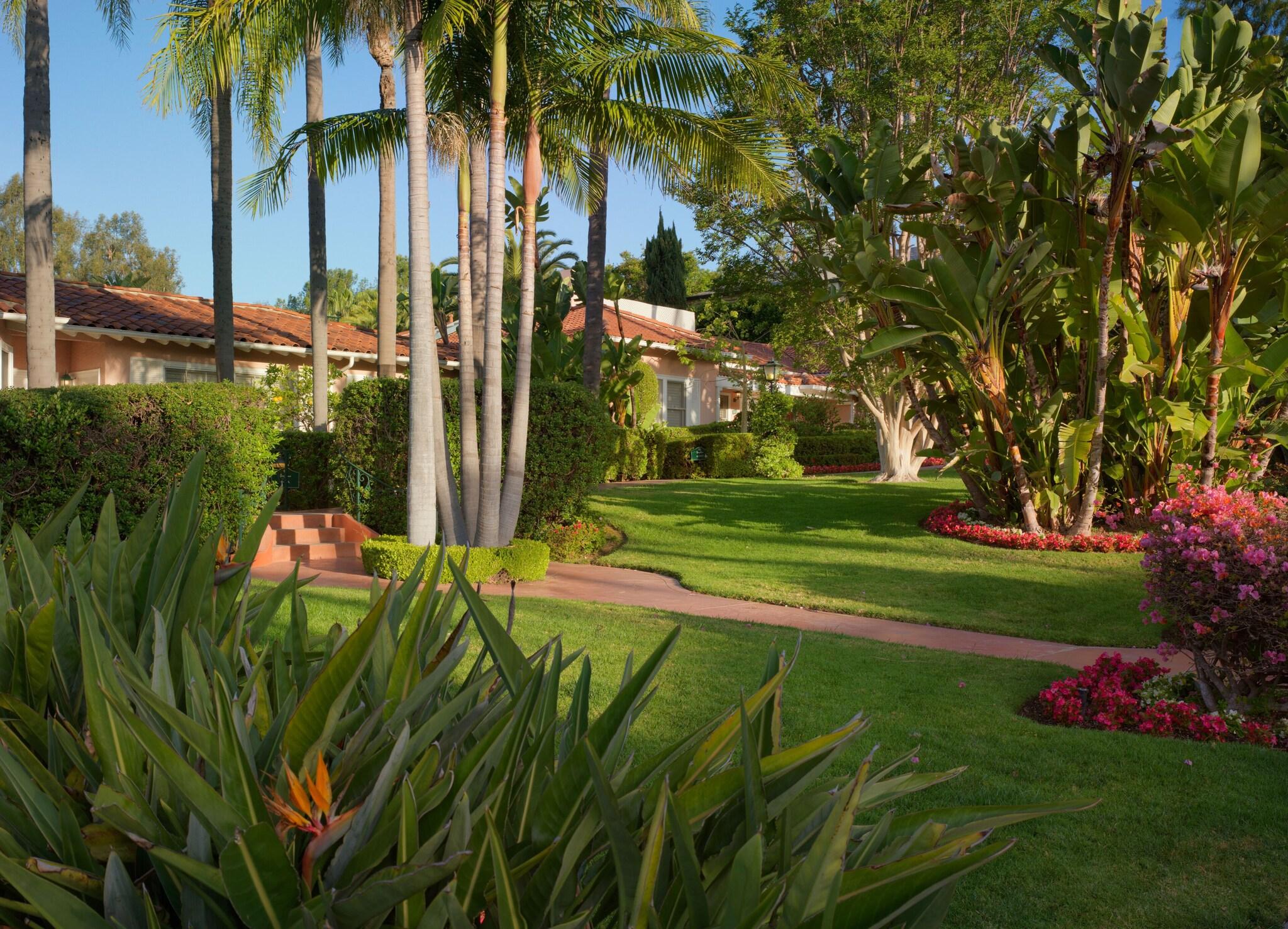 Bungalow King Size Bed