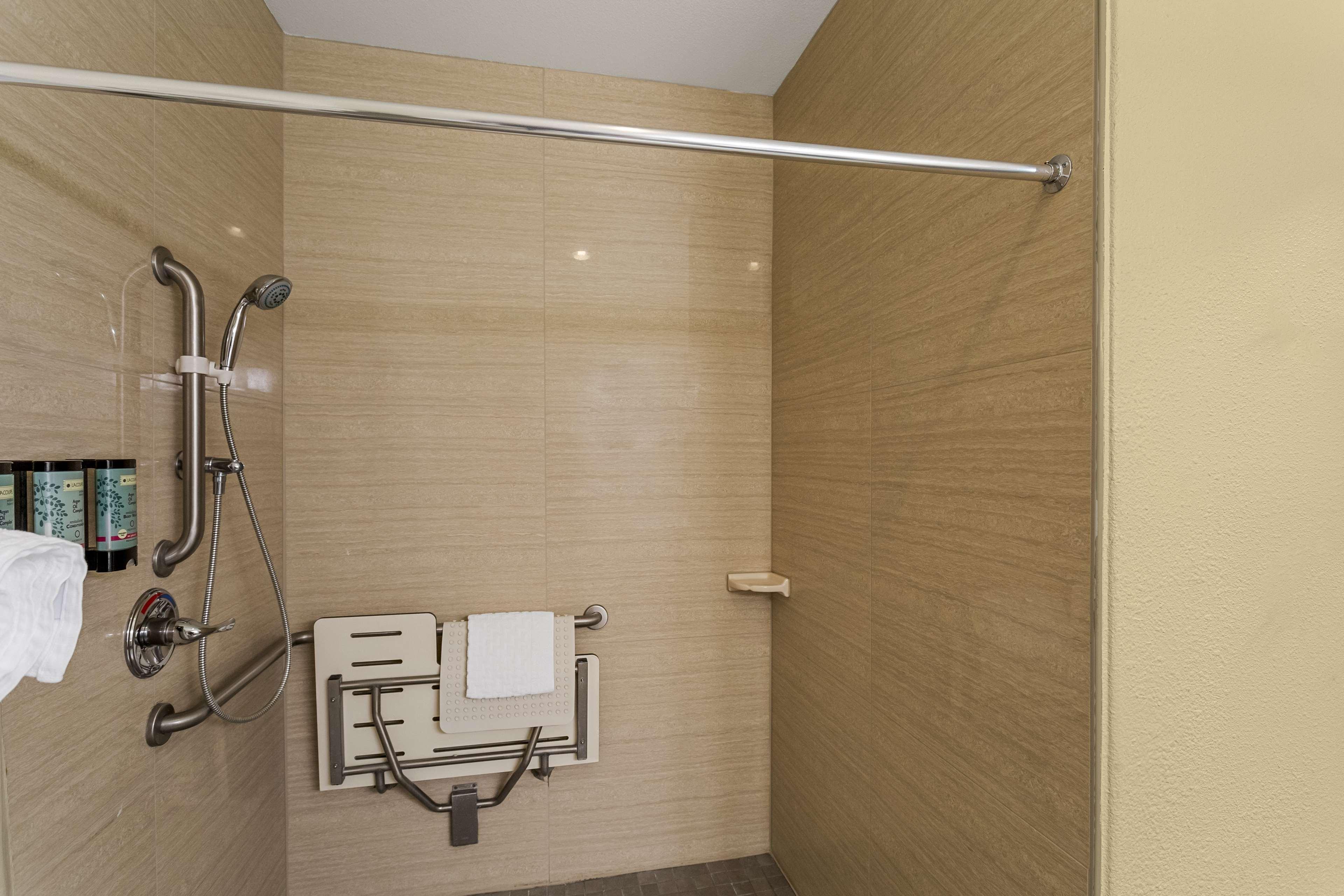 Quadruple Non Smoking