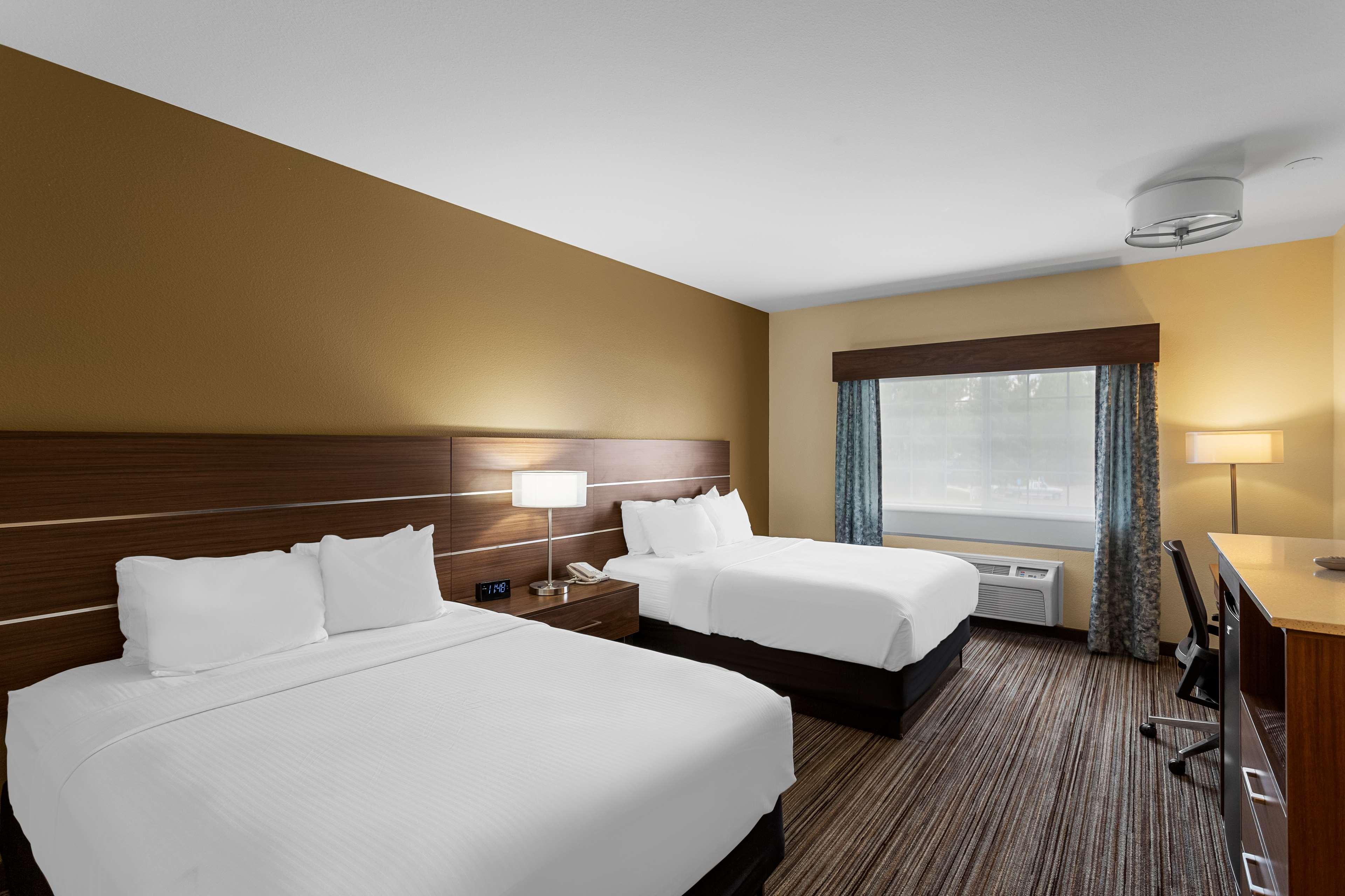 Quadruple Two Queen Beds