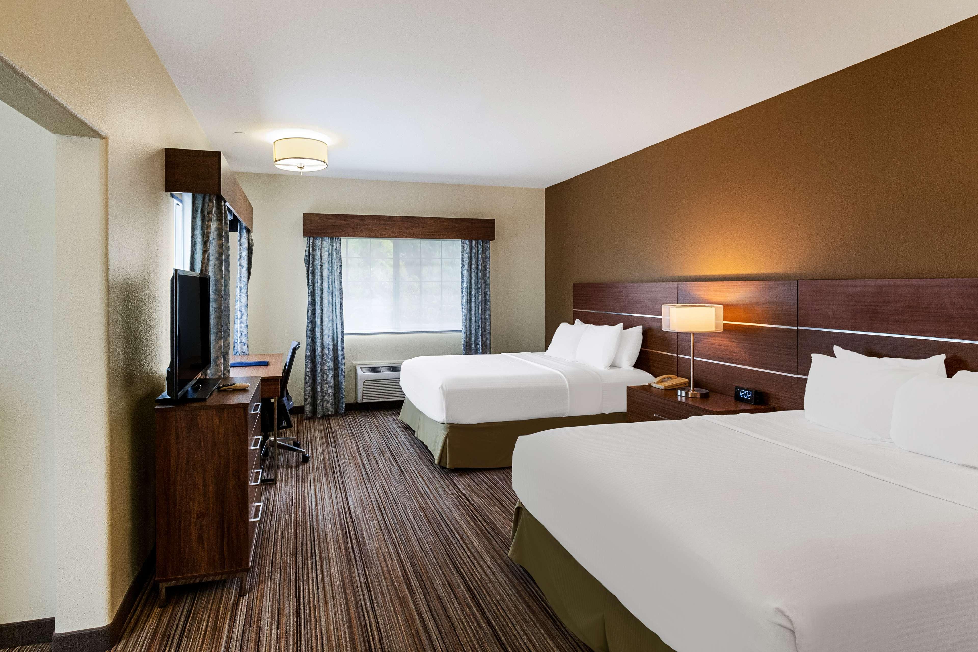 Quadruple Non Smoking