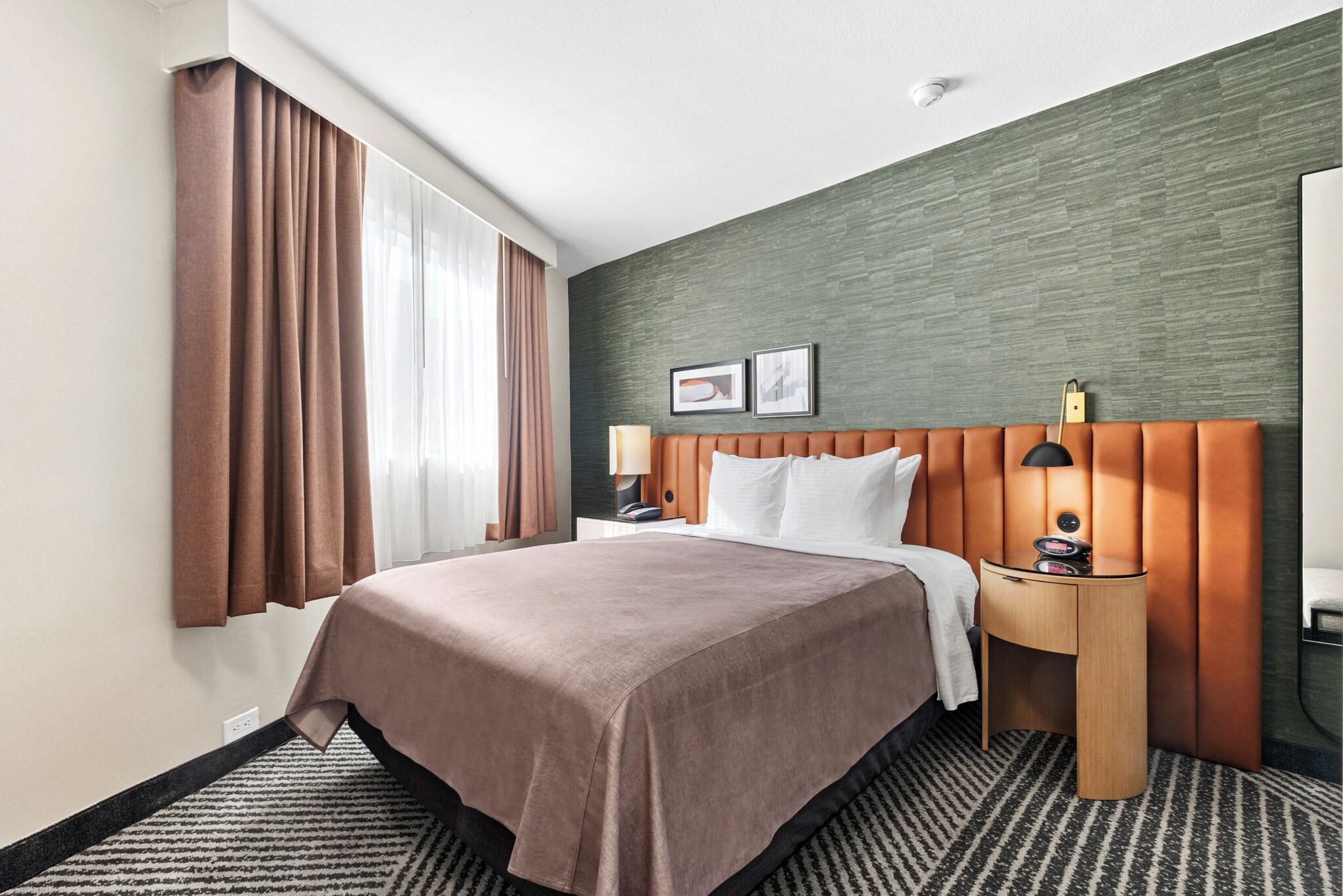 Suite Queen Size Bed