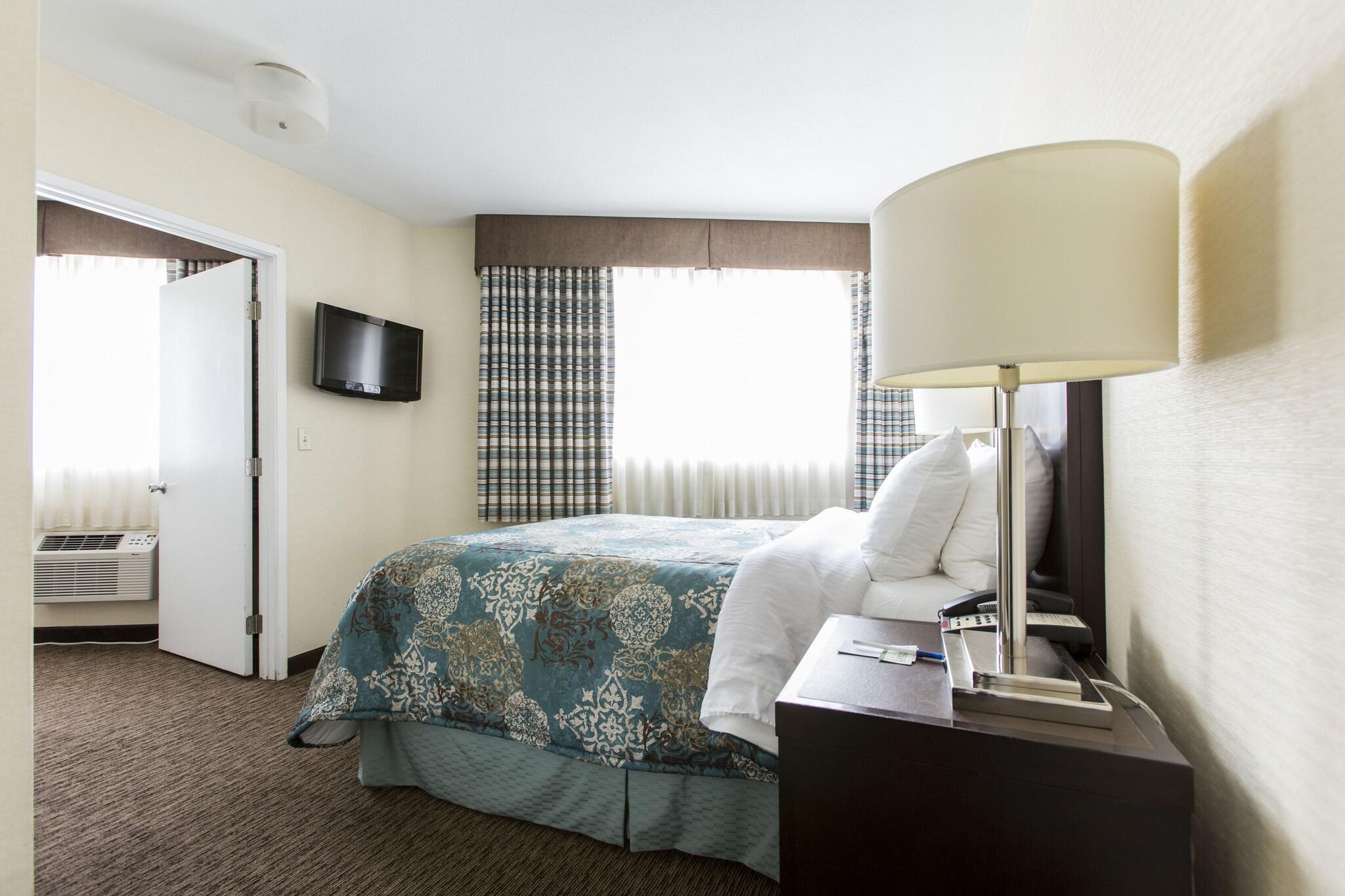 Suite Queen Size Bed