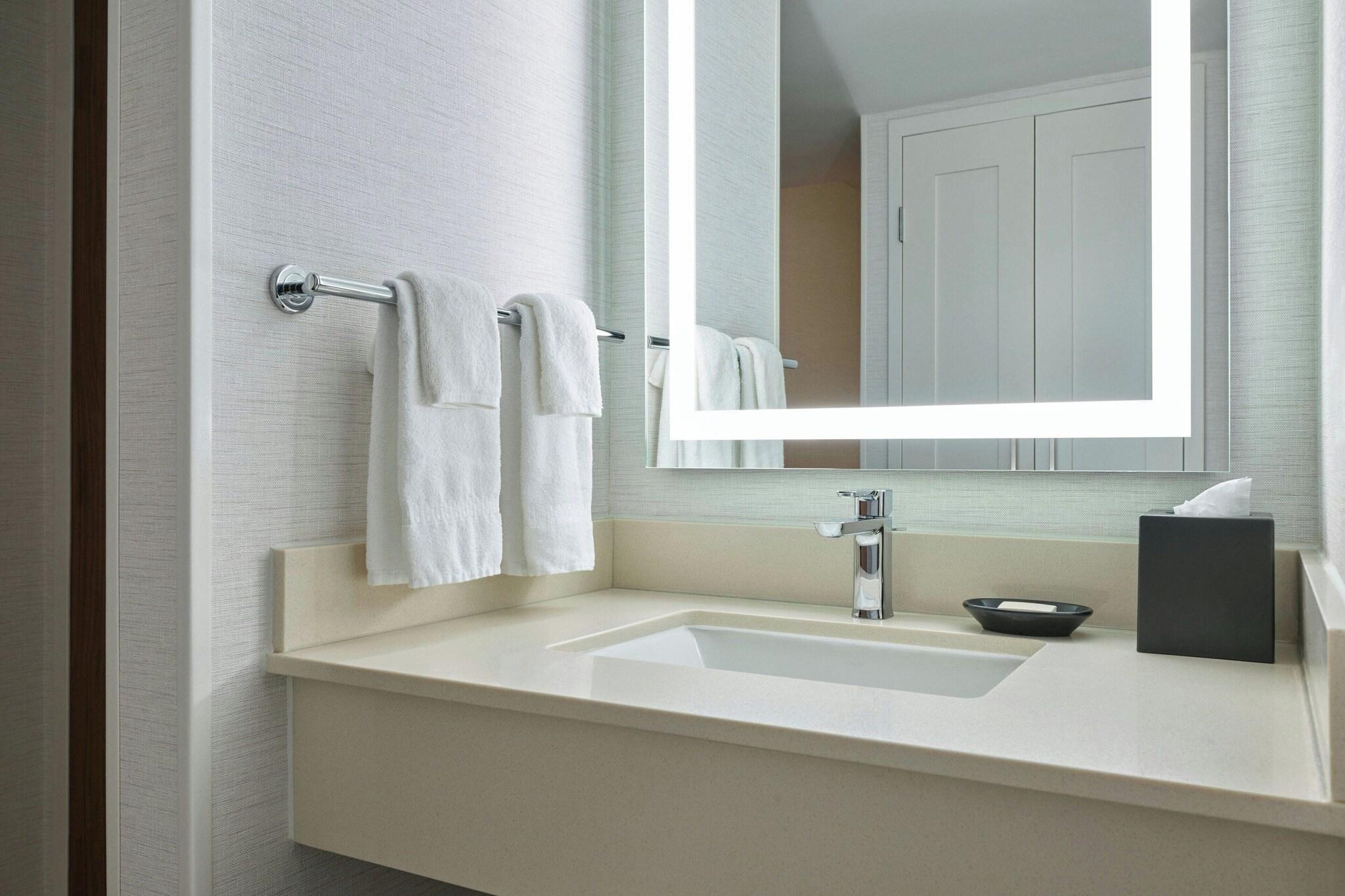 Double Deluxe Pool View