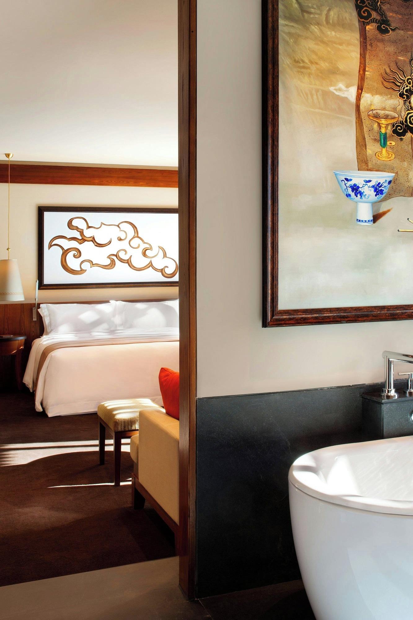 Double Deluxe King Bed