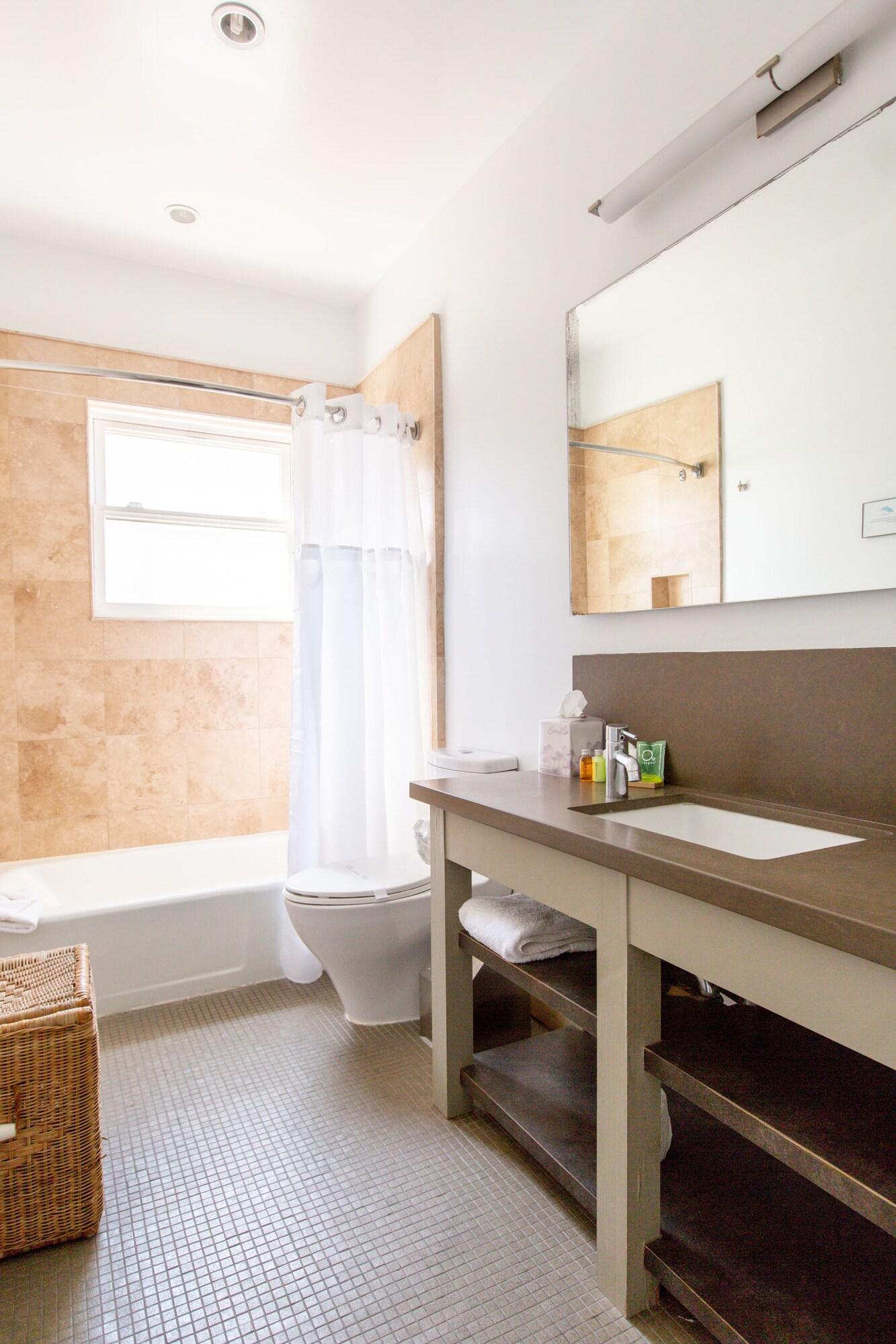 Suite Queen Size Bed