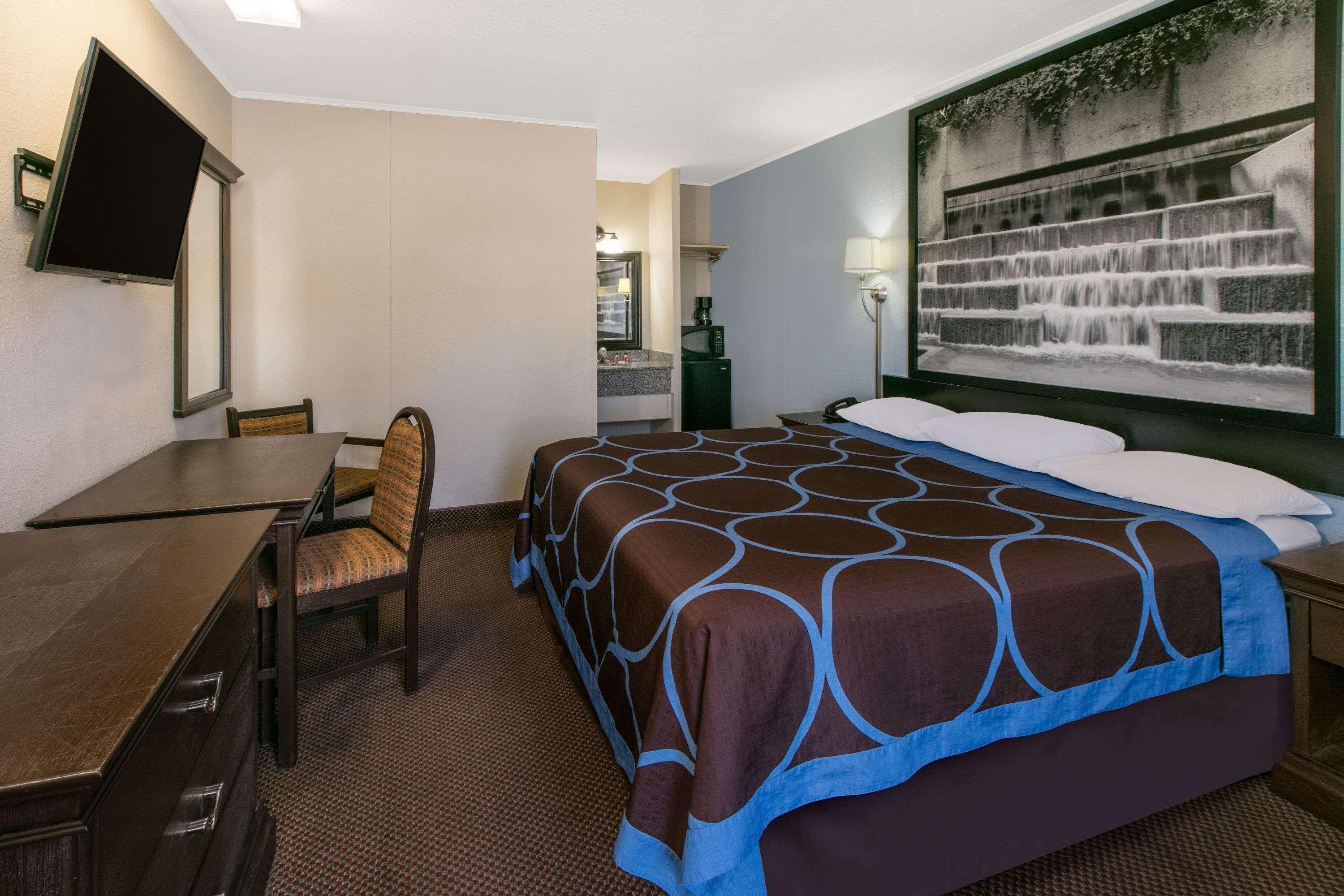 Double King Bed Non Smoking