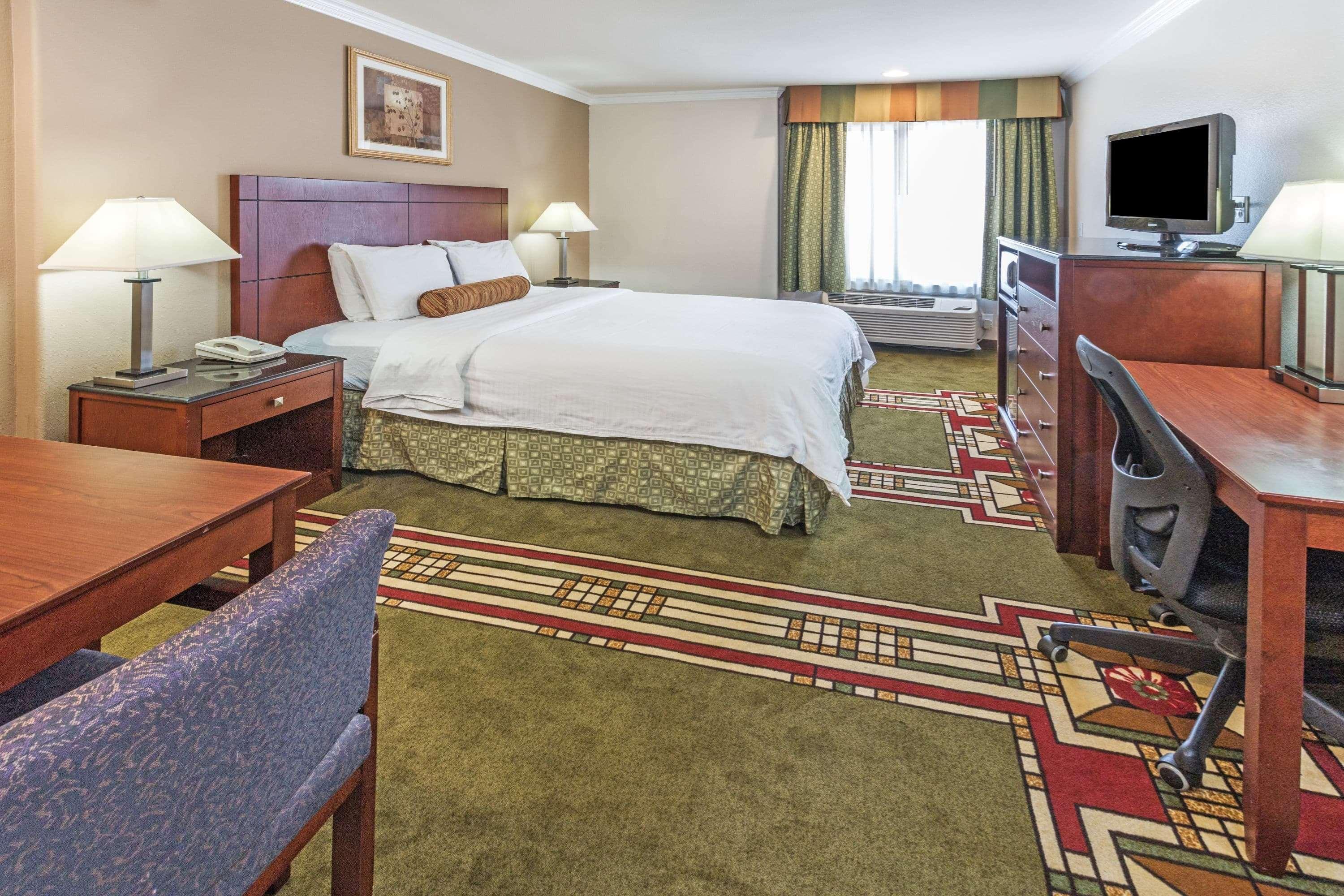 Double King Bed Non Smoking