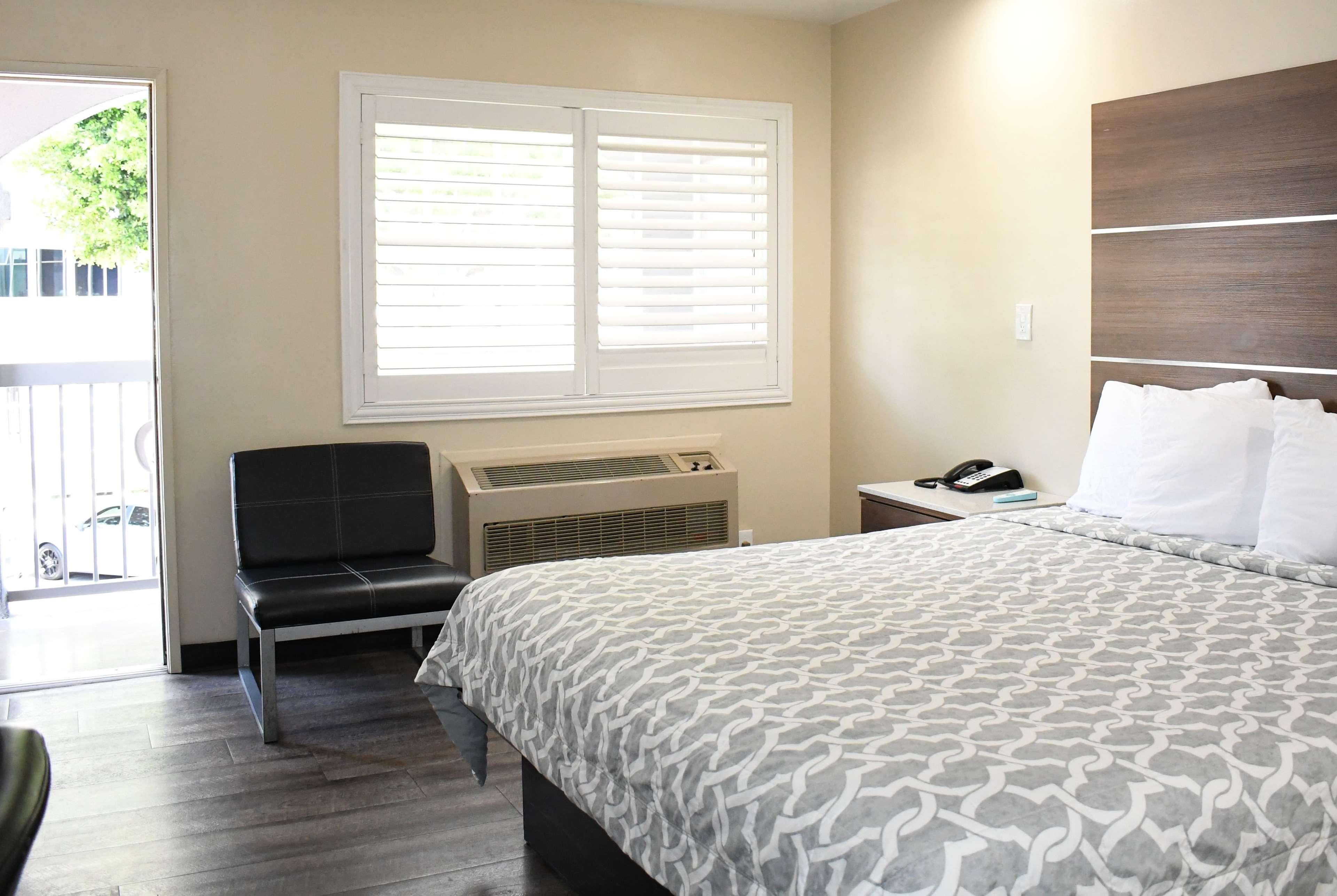 Room Deluxe King Bed