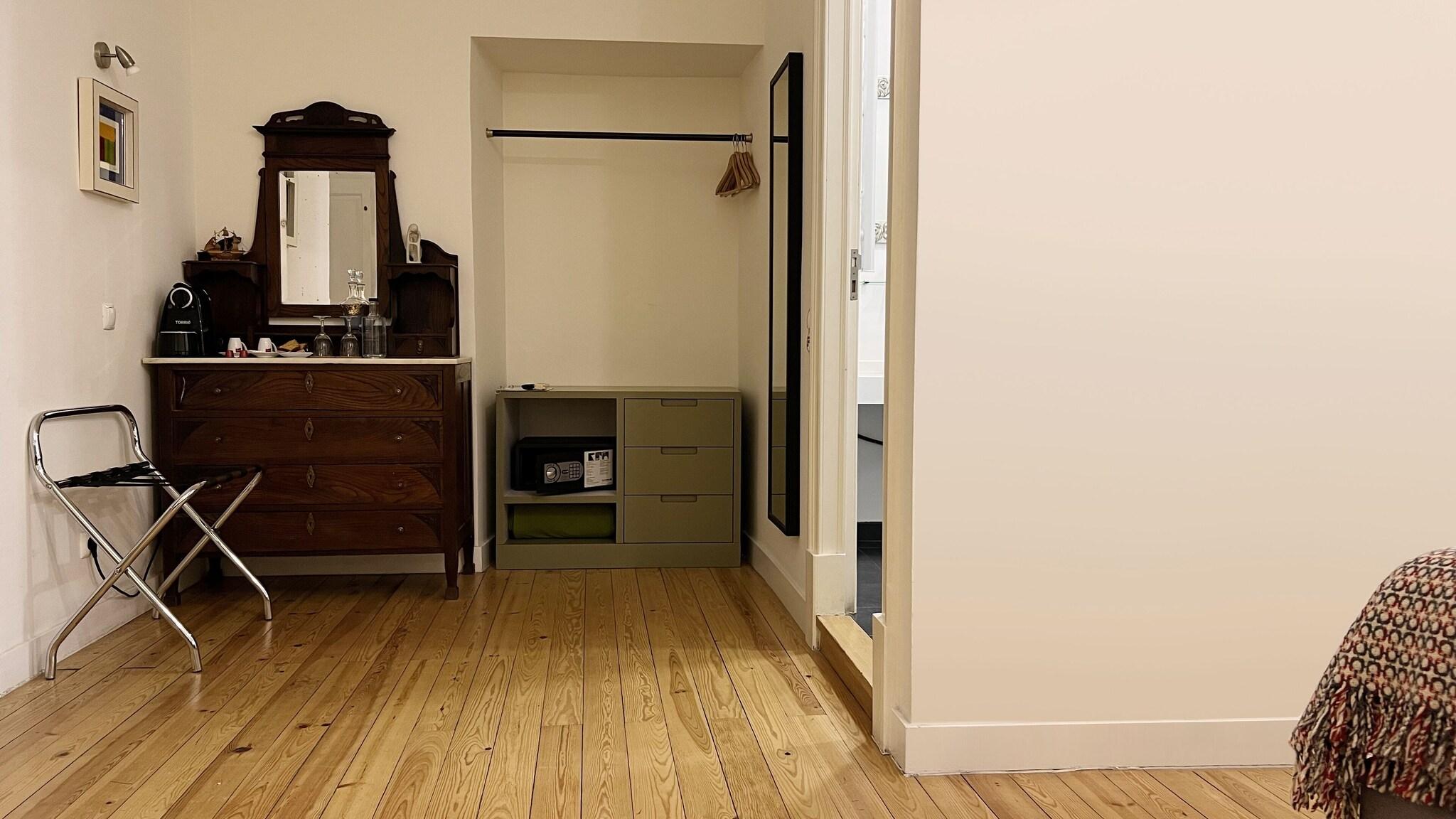 Double Queen Size Bed