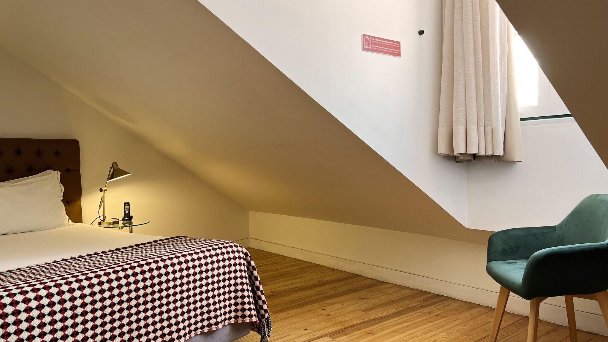 Double Queen Size Bed