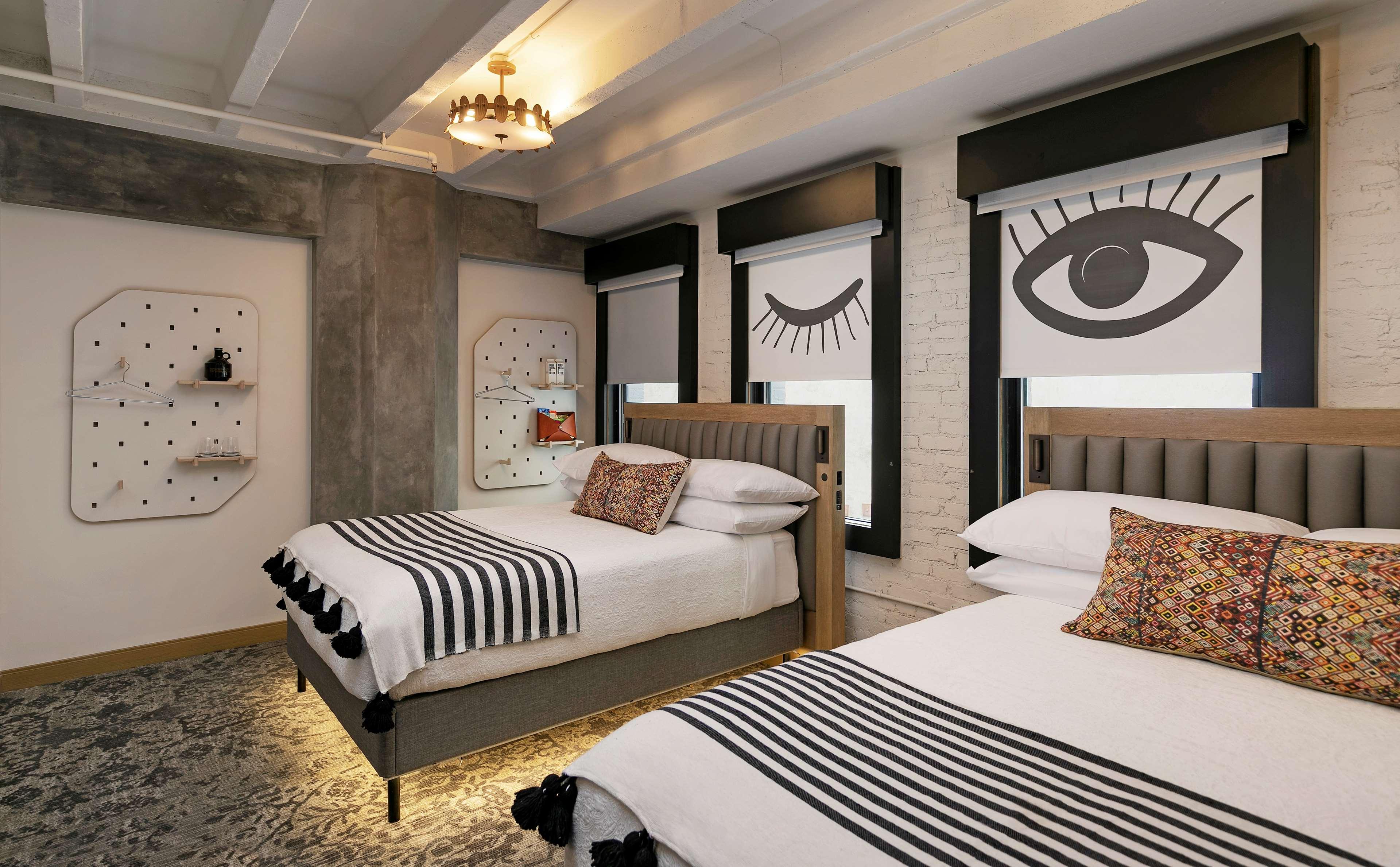 Studio Two Queen Beds