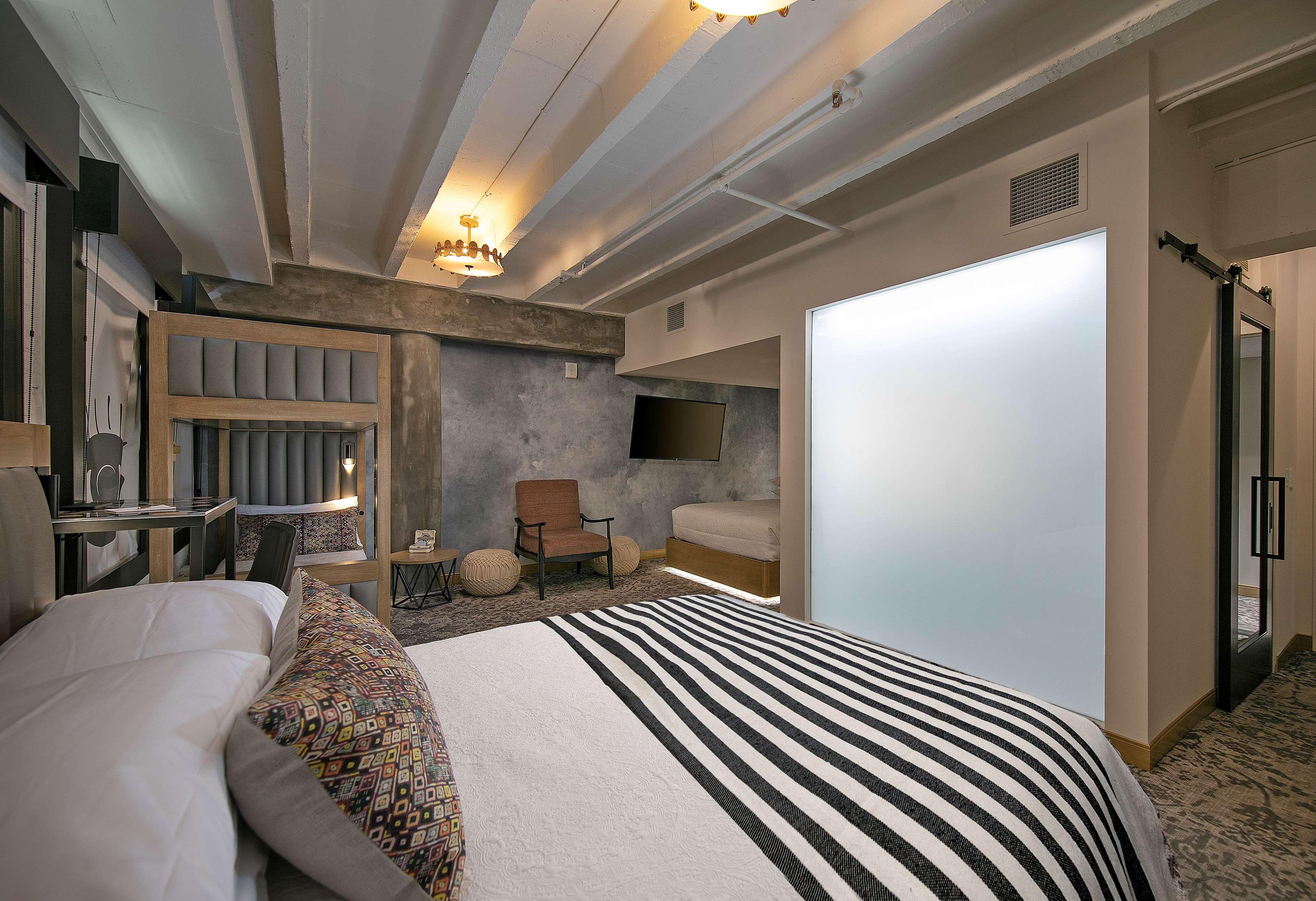 Studio Two Queen Beds