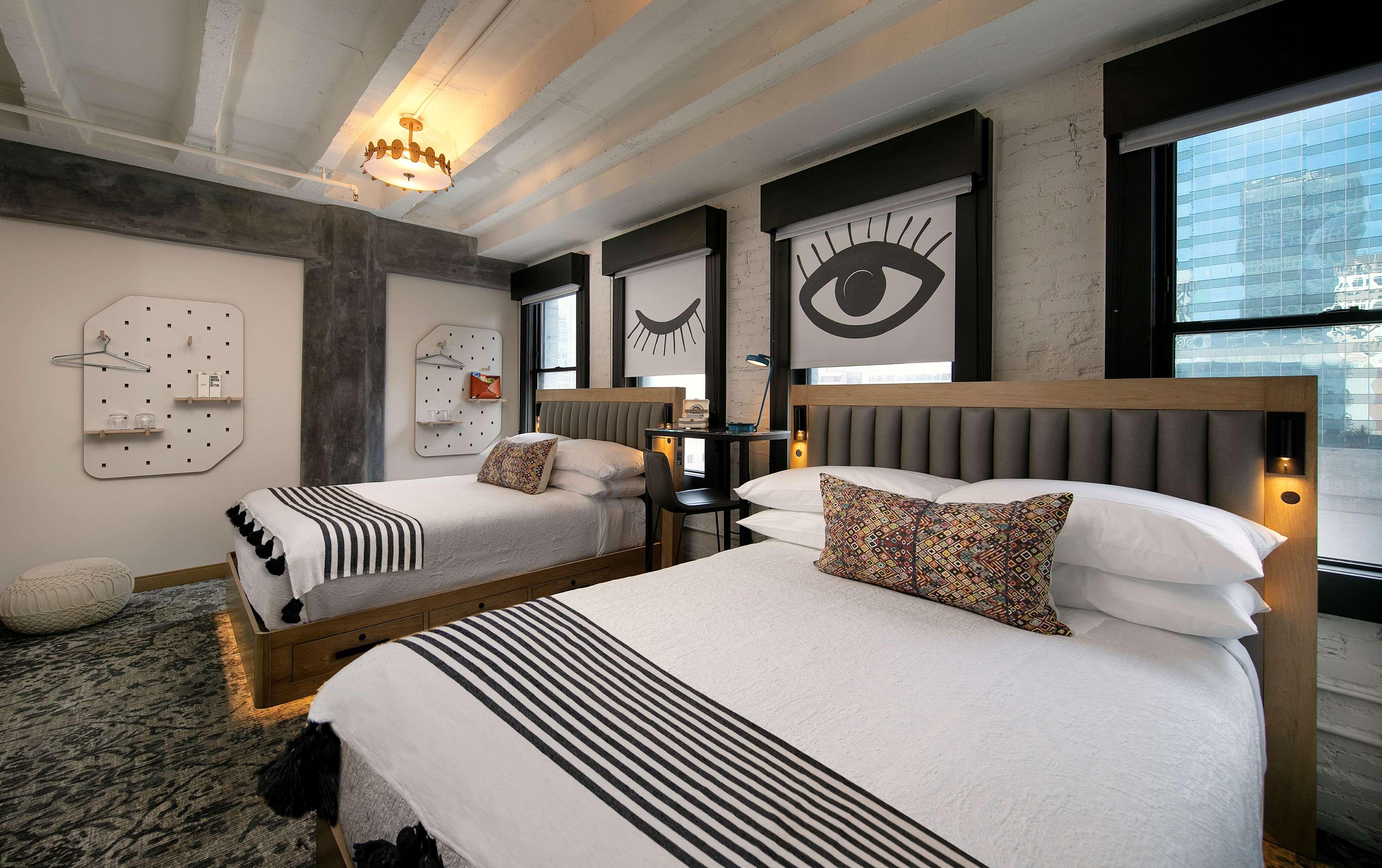 Studio Two Queen Beds