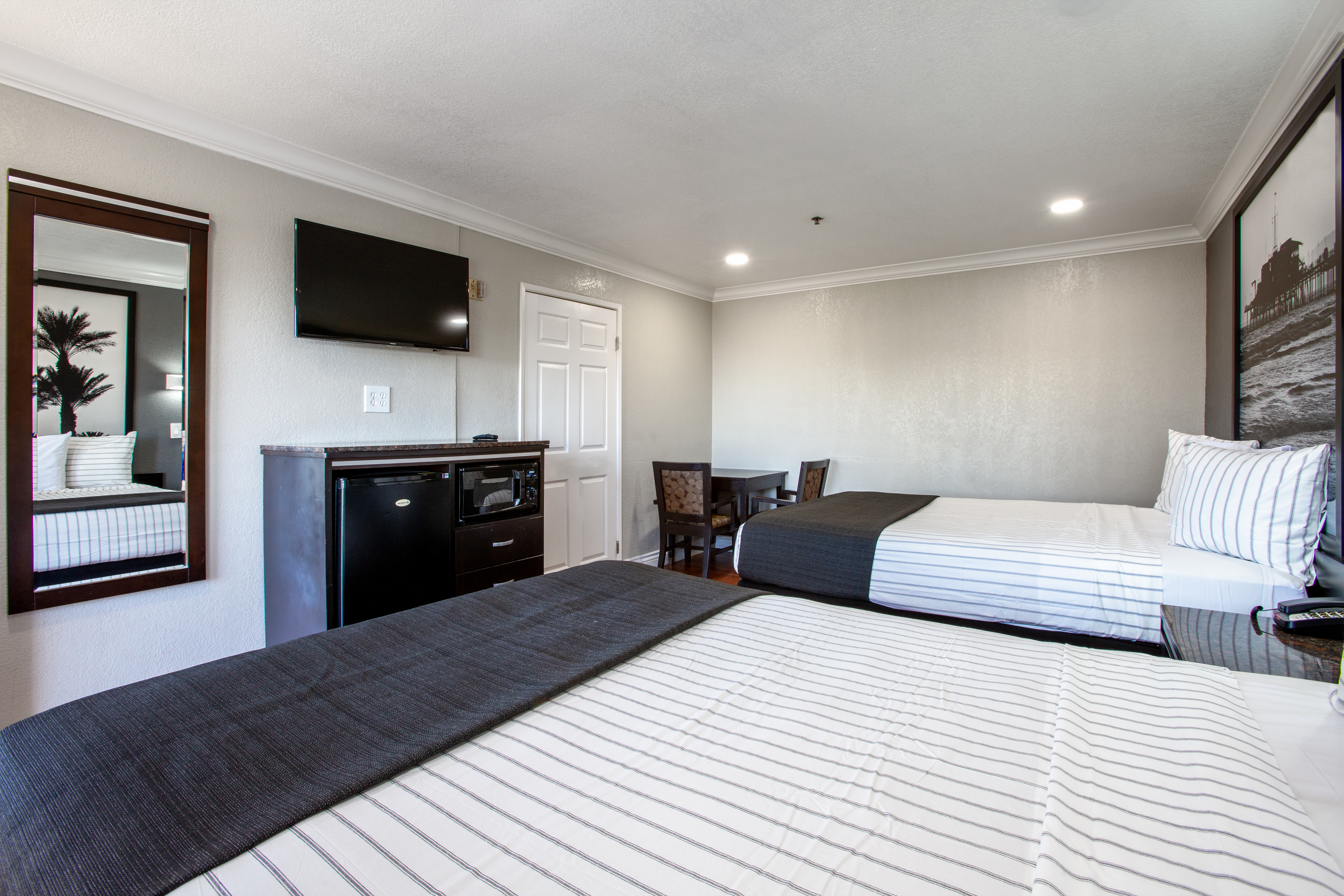 Quadruple Two Queen Beds