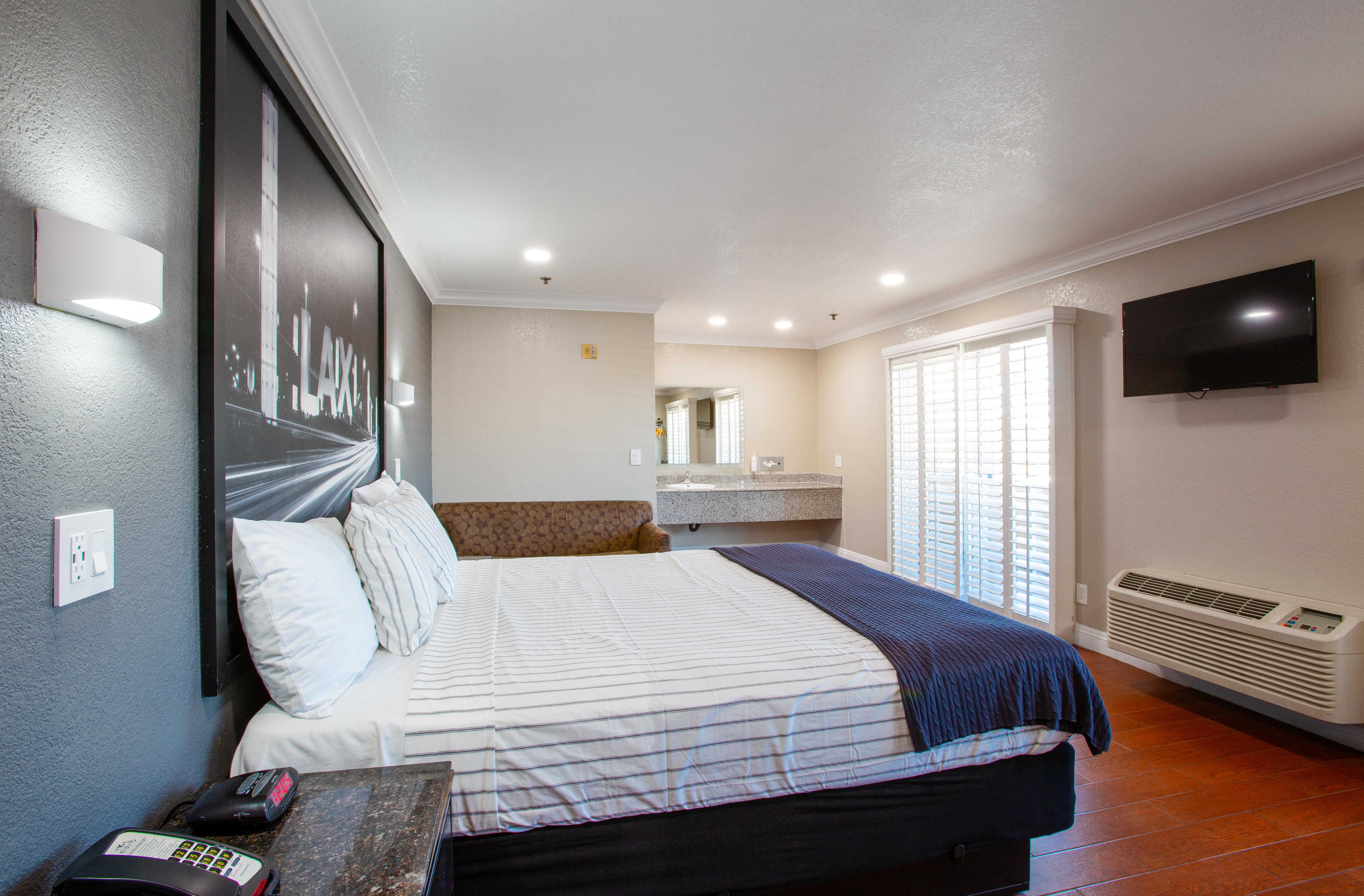 Double King Bed Non Smoking