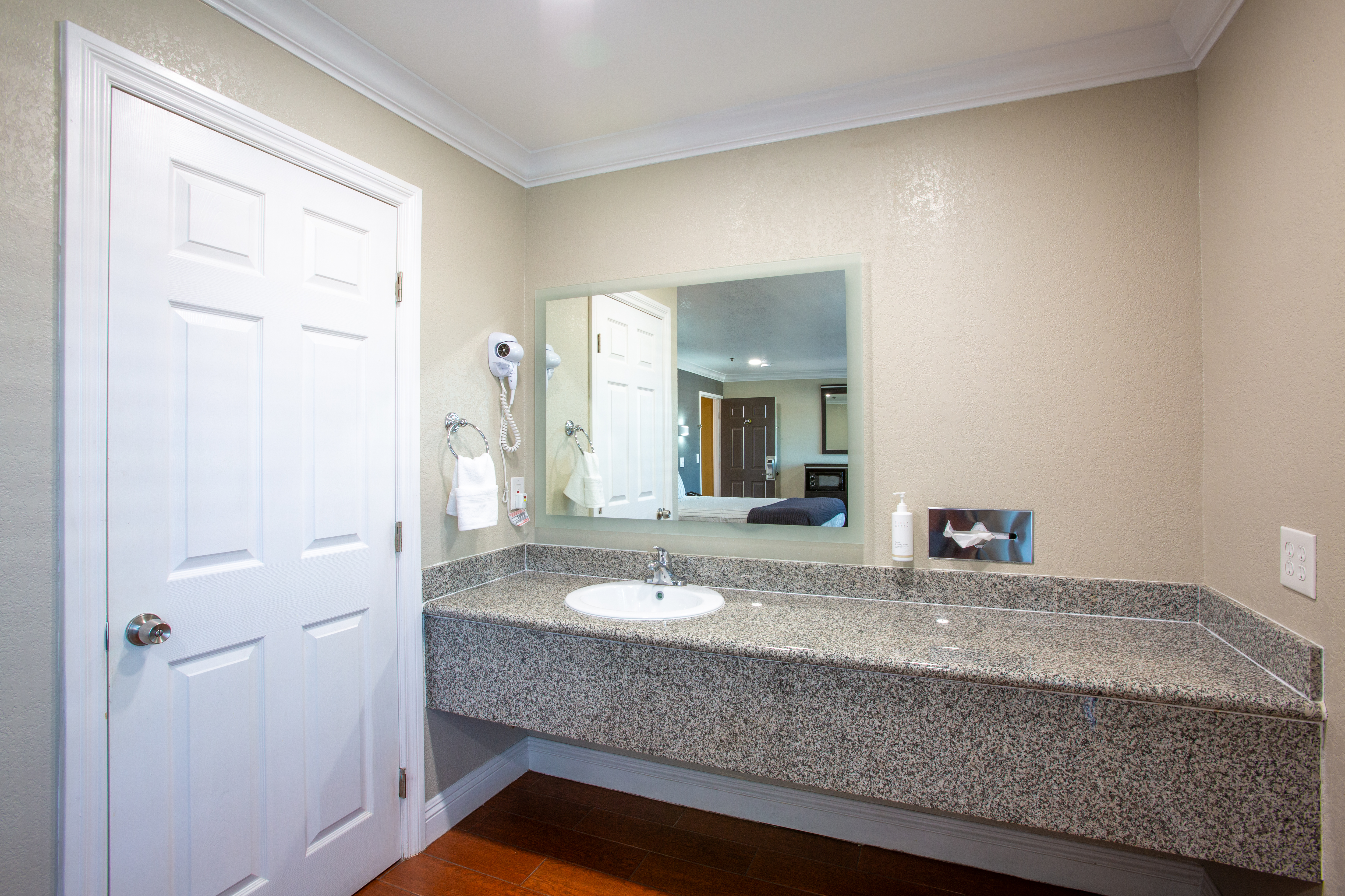 Double King Bed Non Smoking