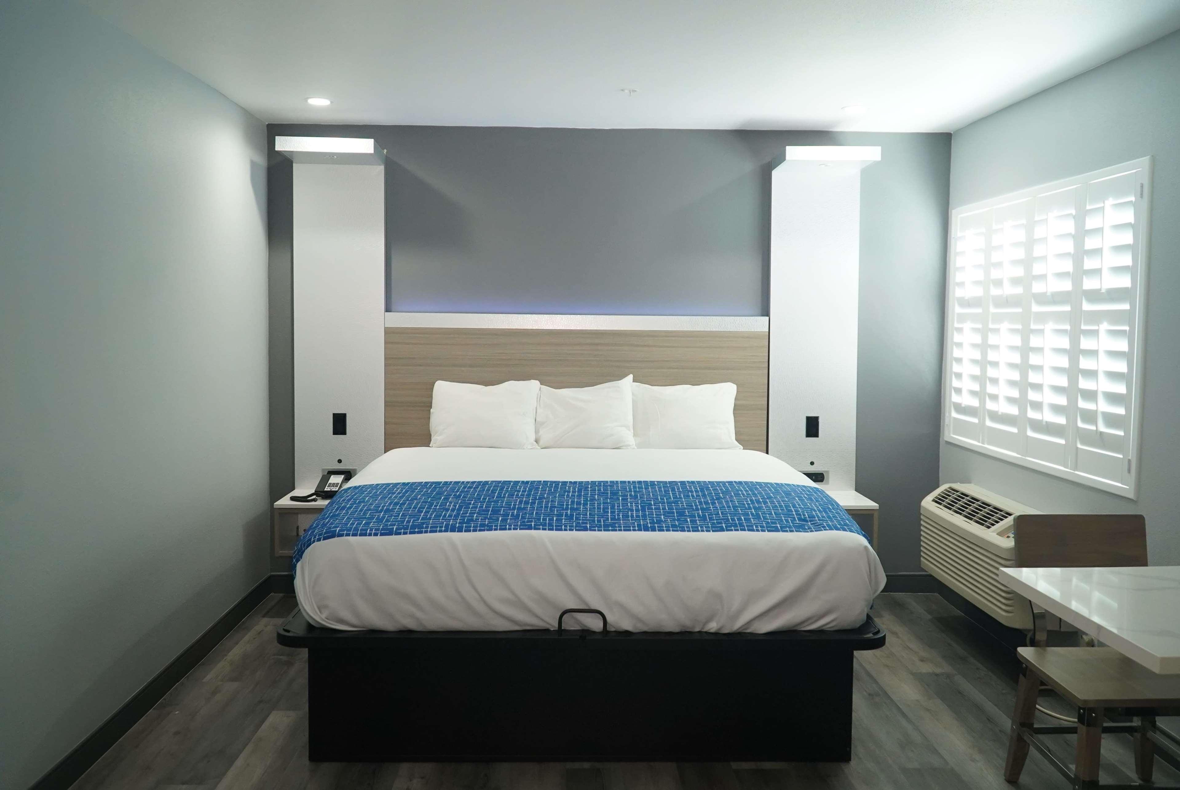 Double King Bed Non Smoking