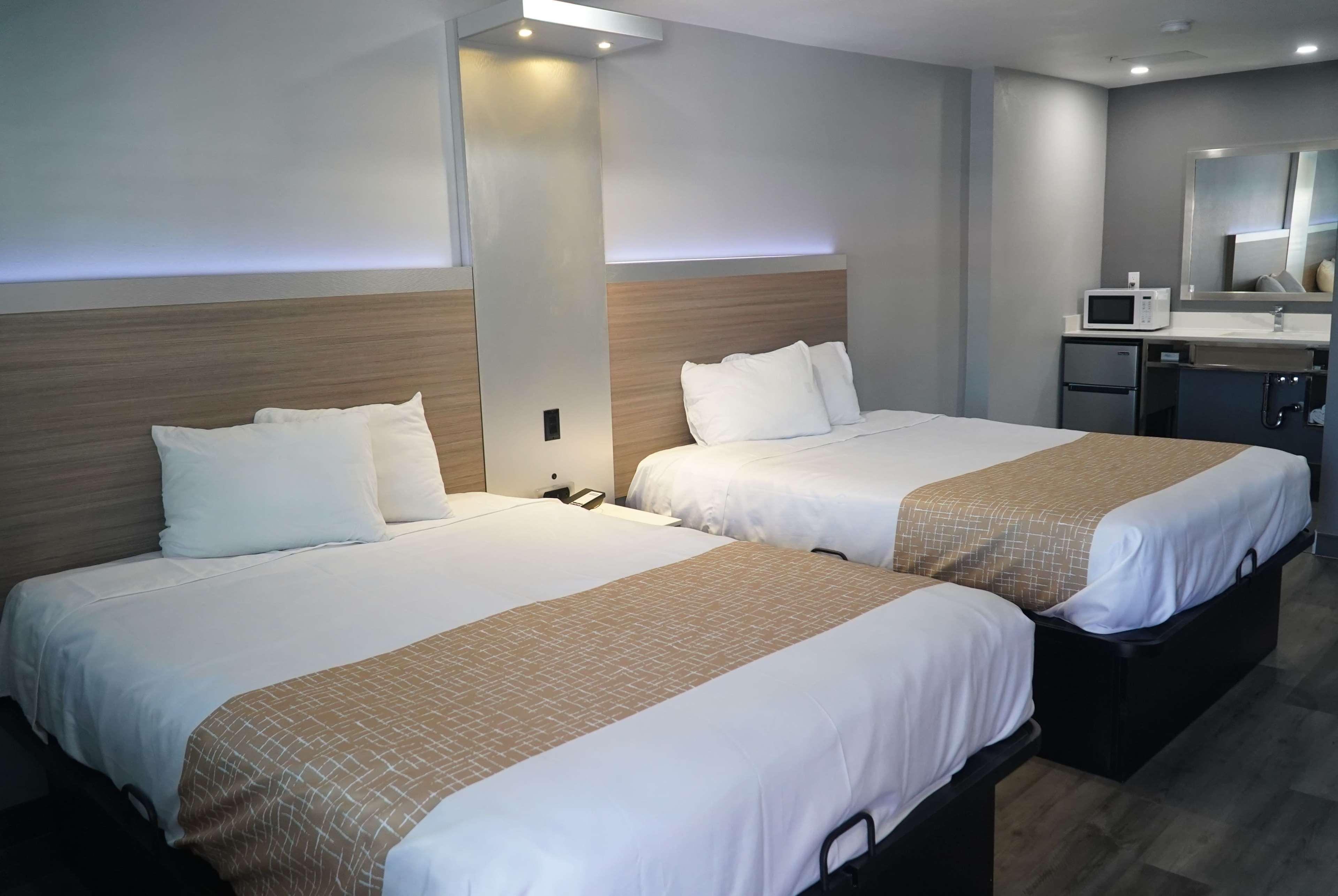 Quadruple Two Queen Beds