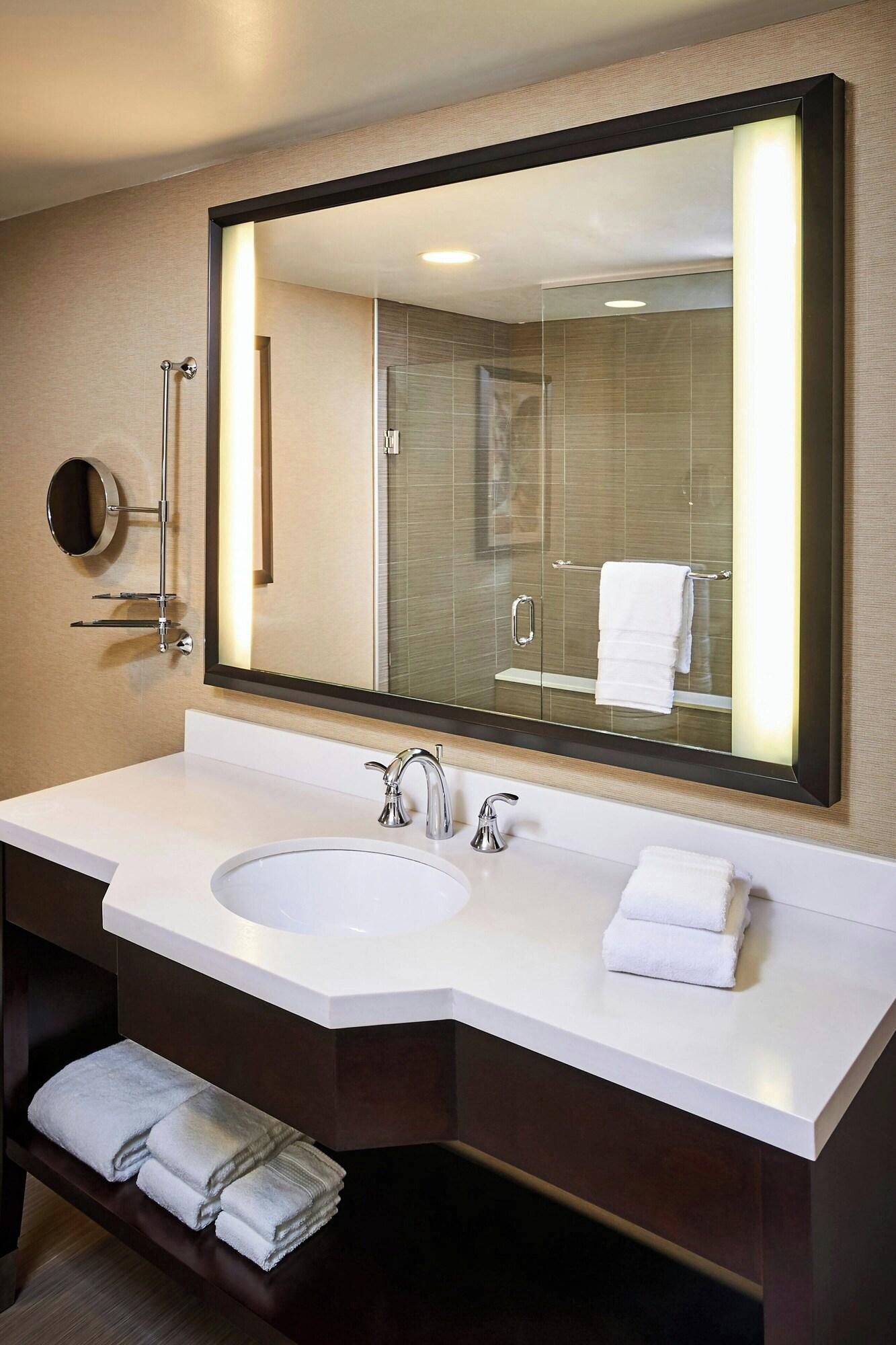 Double Deluxe King Bed