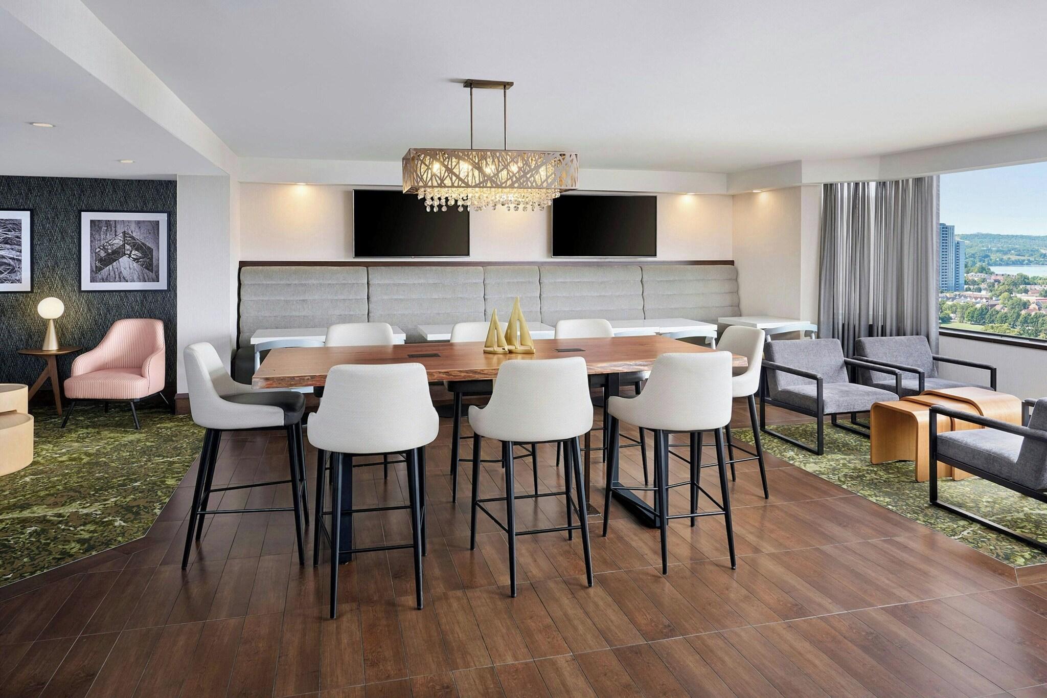 Suite City View King Bed