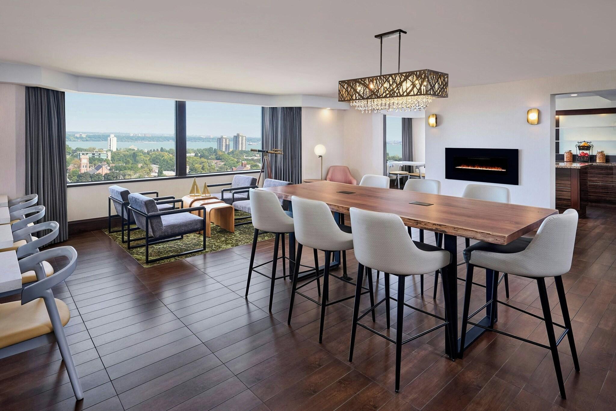 Suite City View King Bed