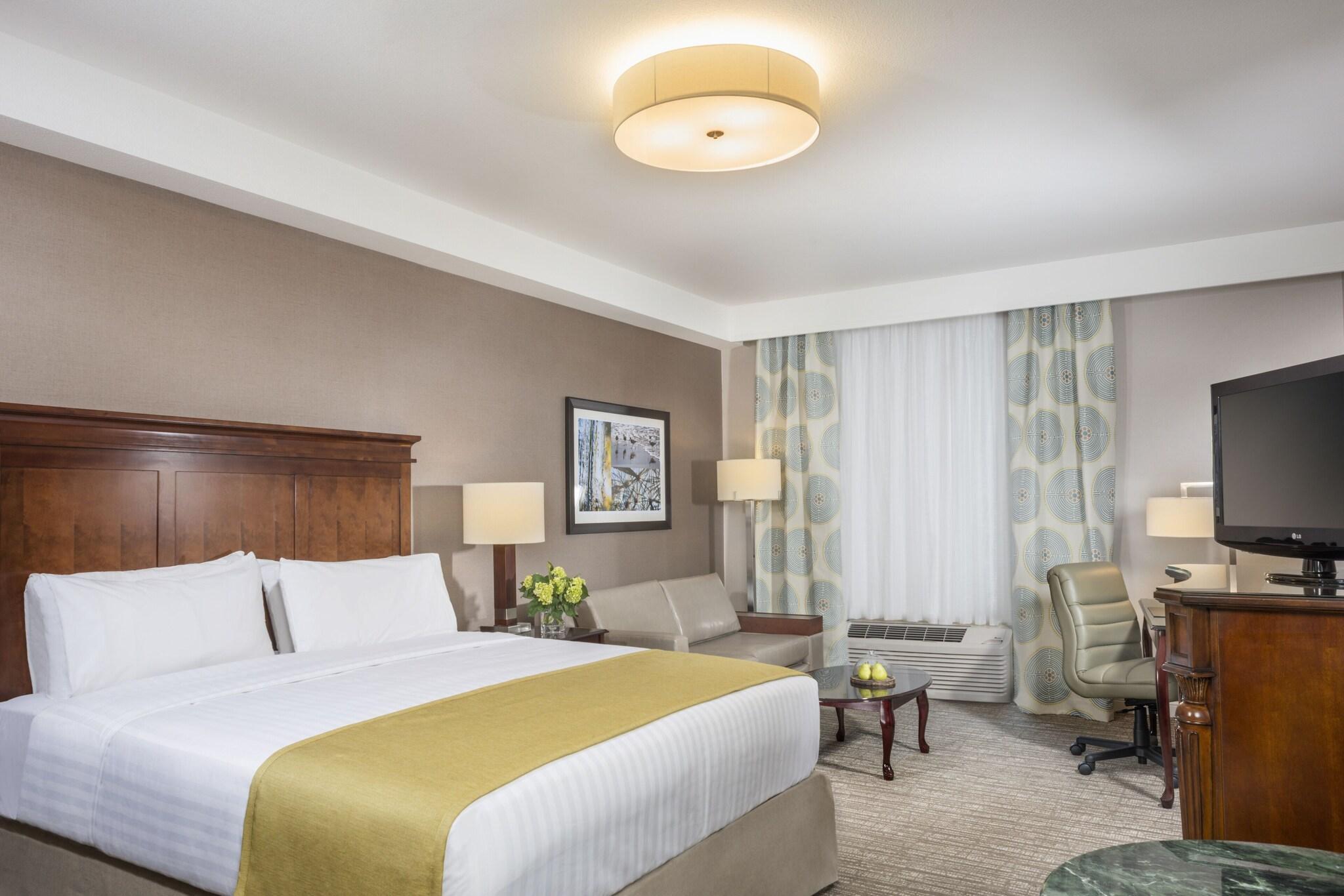 Double Deluxe King Bed