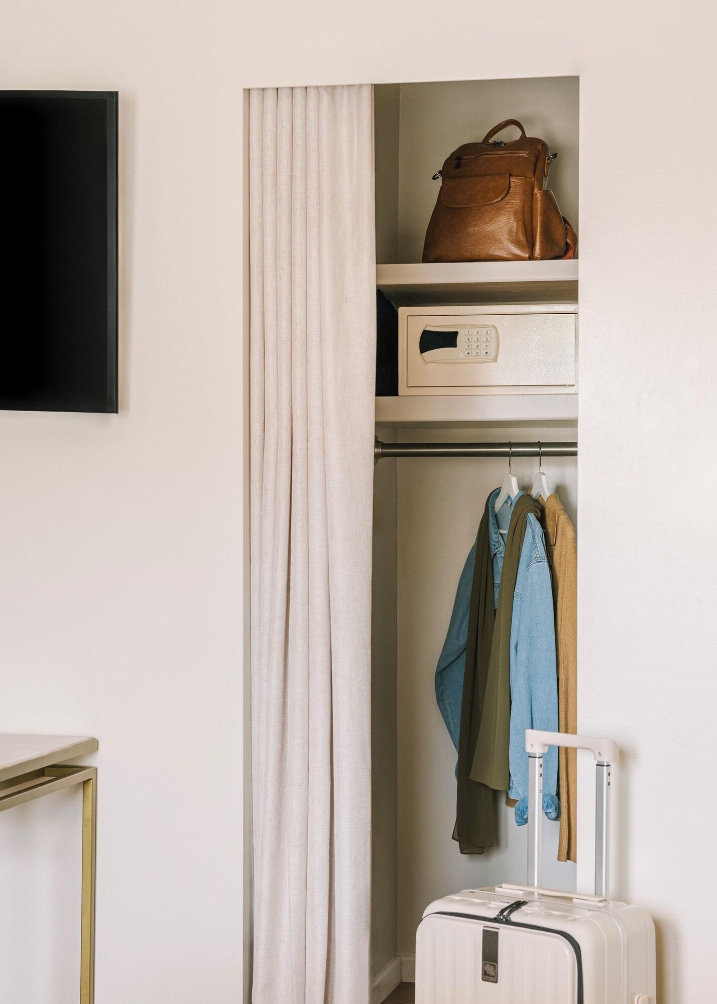 Double Deluxe King Bed