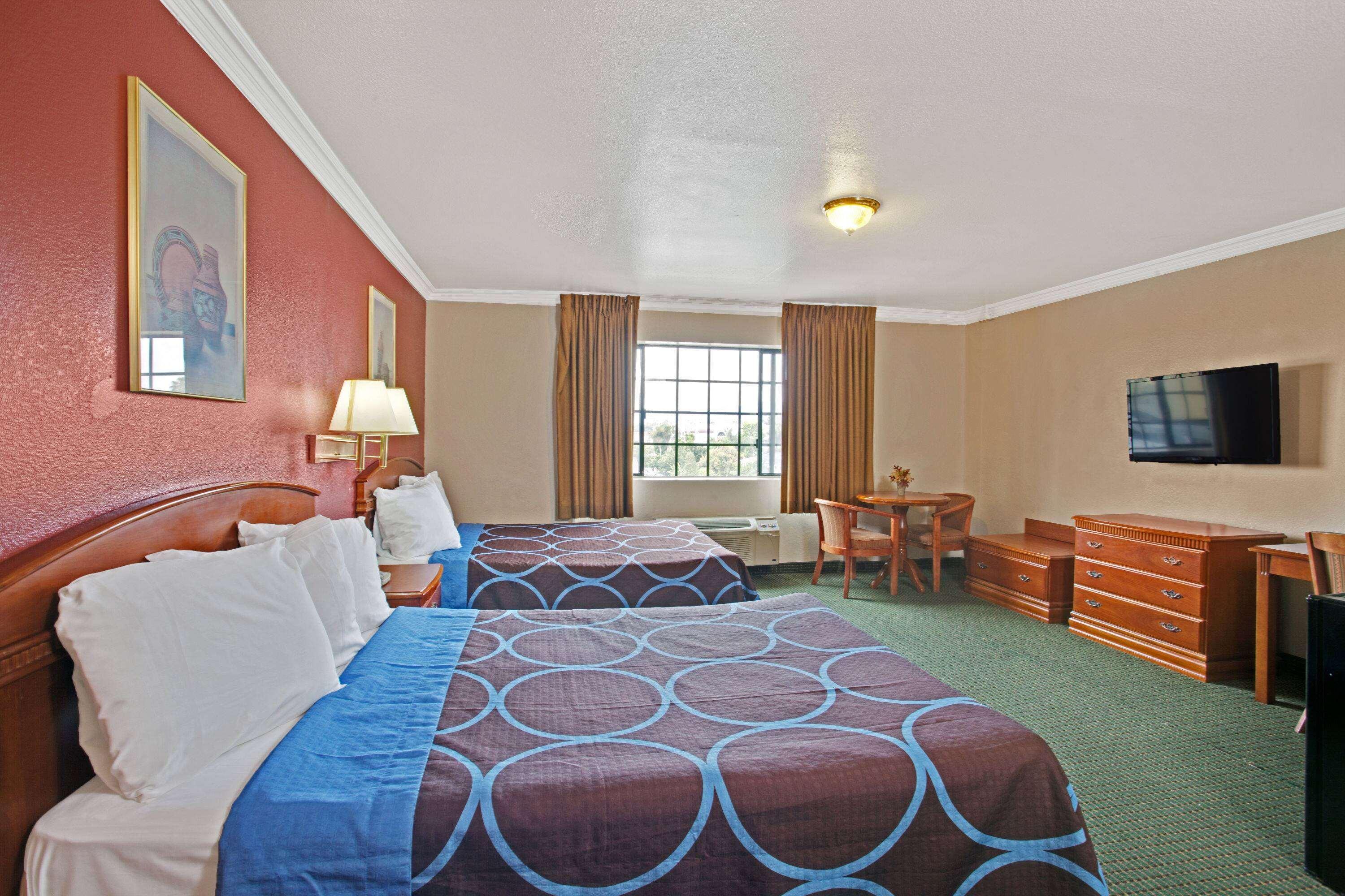 Quadruple Two Queen Beds