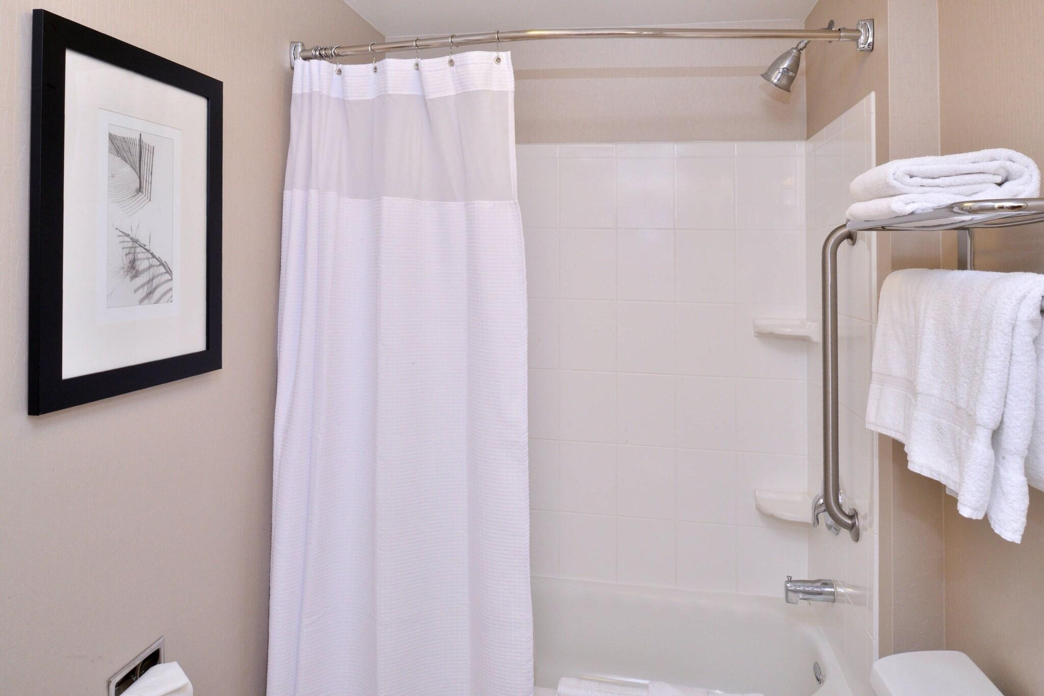 Studio Accessible King Size Bed