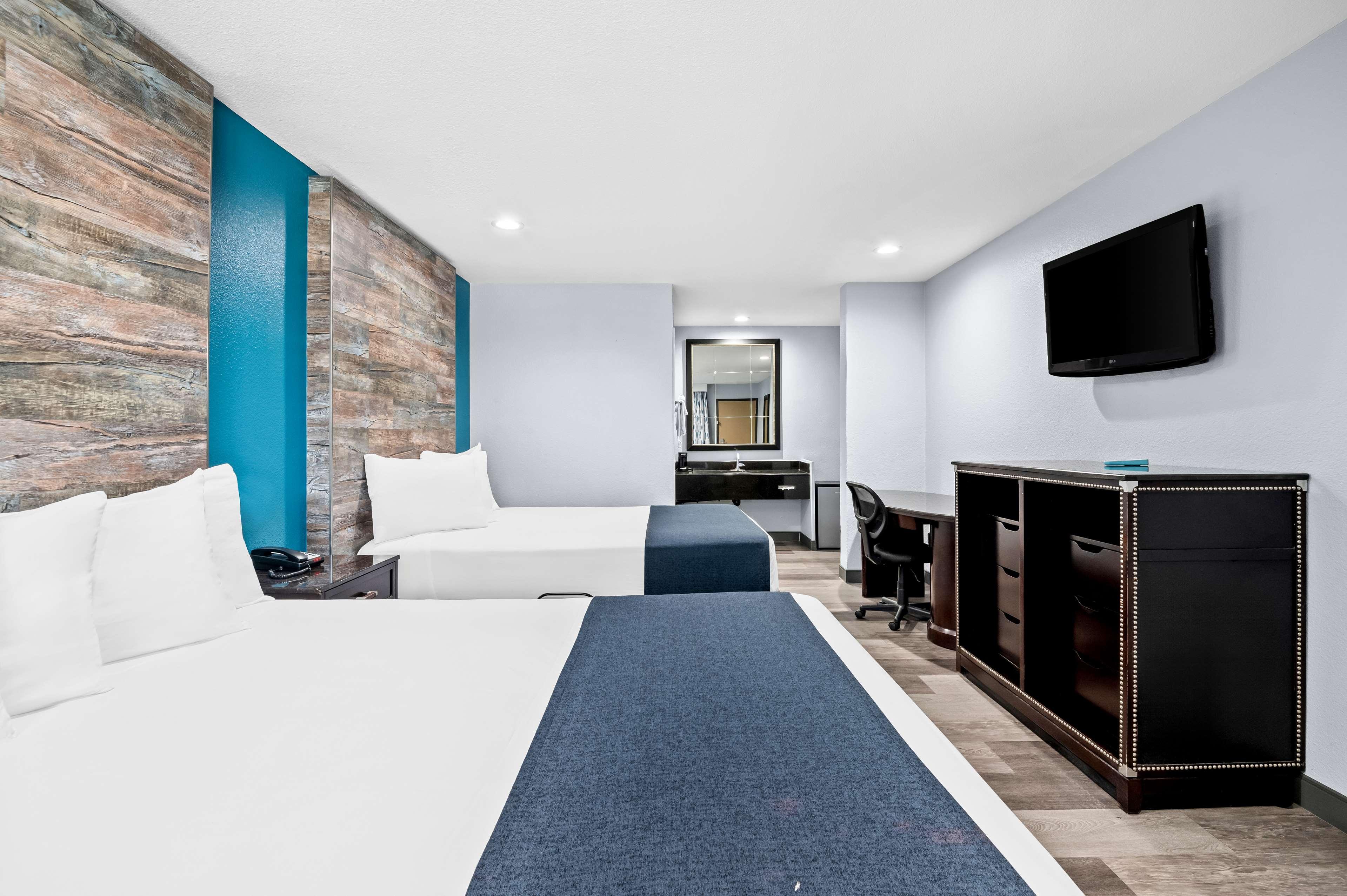 Suite Two Queen Beds