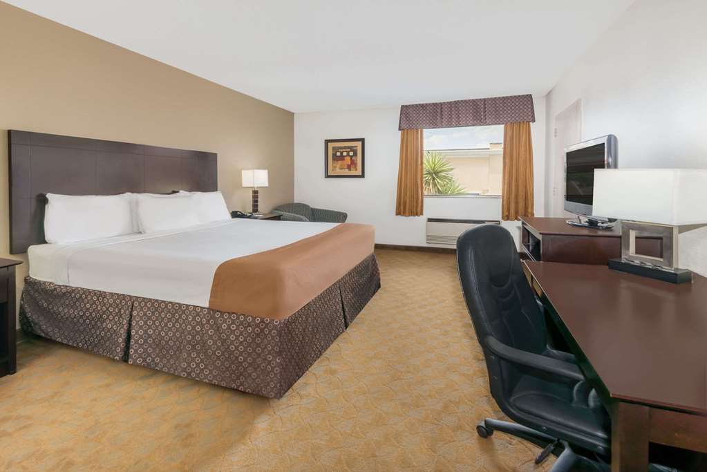 Room King Bed Non Smoking